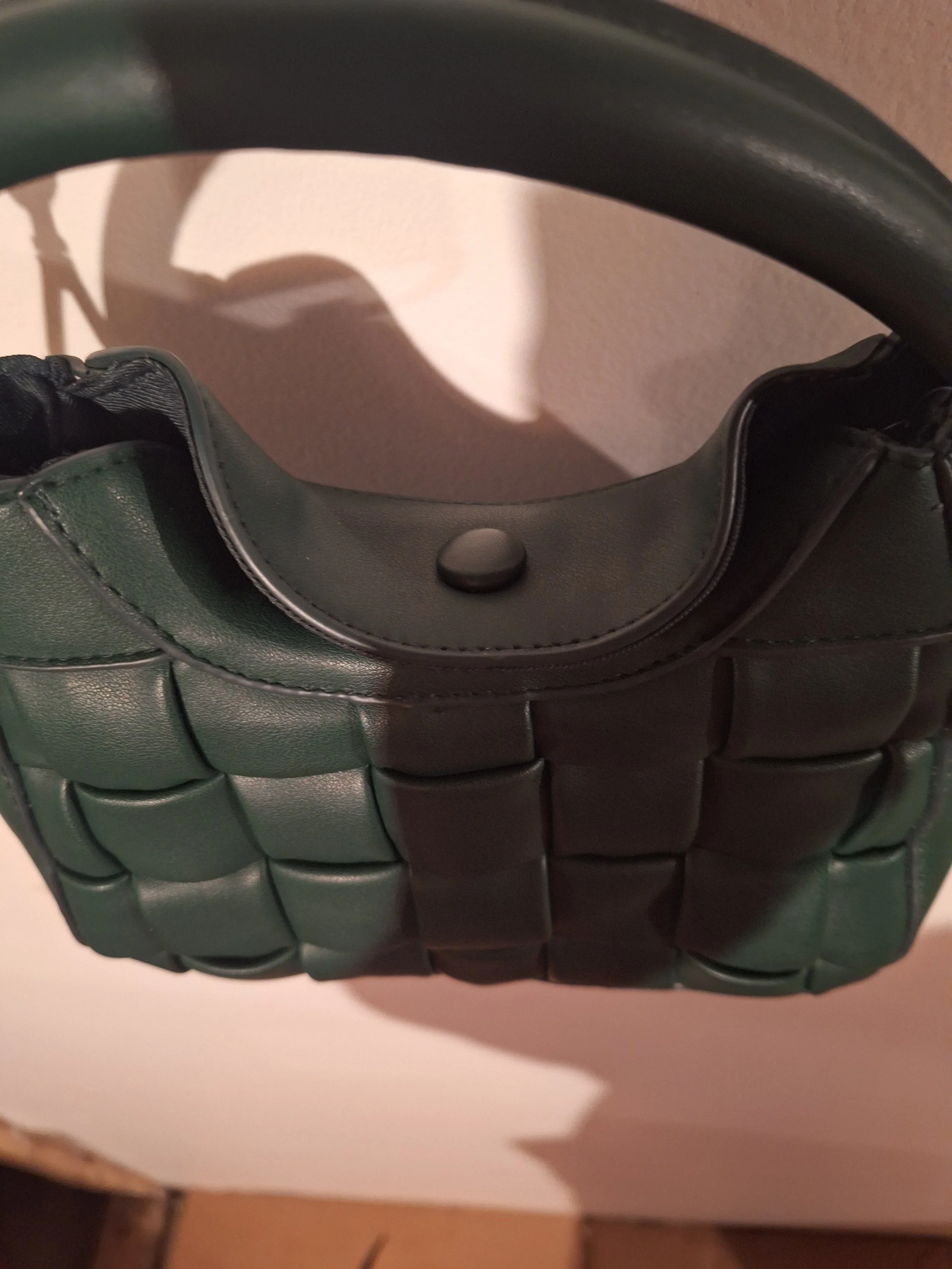 Chic Woven Leather Handbag