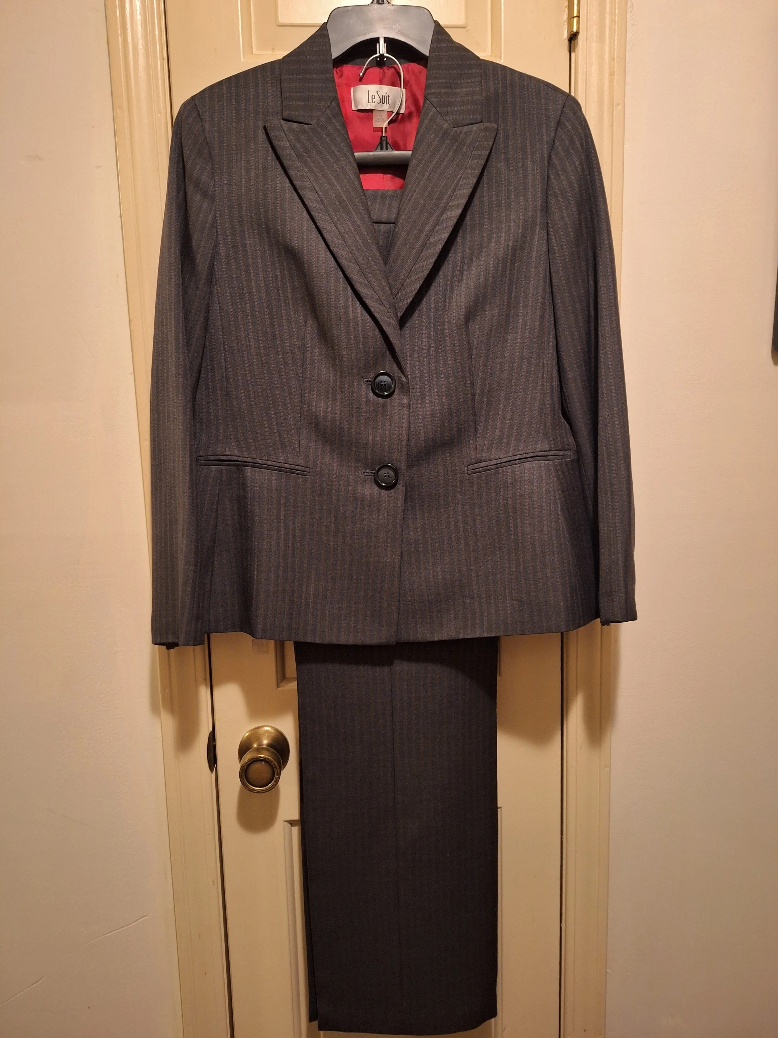 LE SUIT, Women's 2-PC Blazer and Pants Size 12, Two Button Jacket Striped Gray/Red