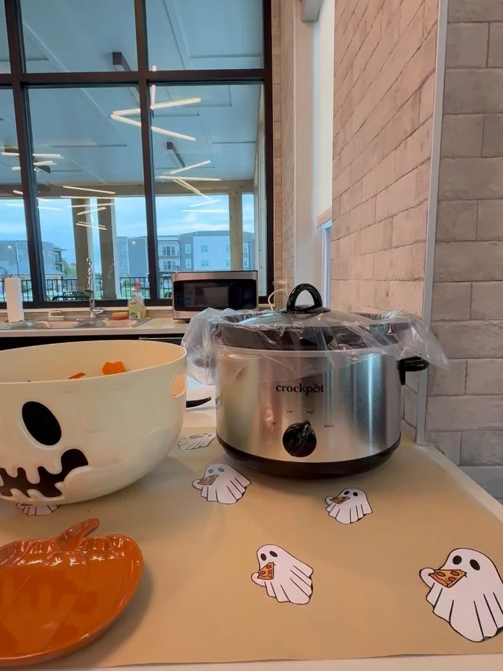 πβ¨ Huge thanks to everyone who came out to Frights, Bites & Movie Night!
It was so awesome seeing everyone — we loved hanging out, eating good food, and getting spooky together π»πΏπ
Stay tuned… more fun is on the way! π¬π₯ #Fright