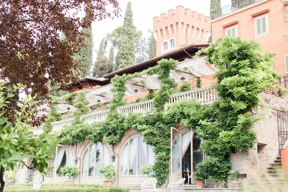 Summer wedding in Tuscany at the stunning @villalefontanelle 🌿
Photo: @stefaniekapraphoto
#destinationweddingplanner #gettingmarried #destinationweddingtuscany #tuscanywedding 
#bestweddingplanner #fineartwedding #weddinglocation #instawedding #de