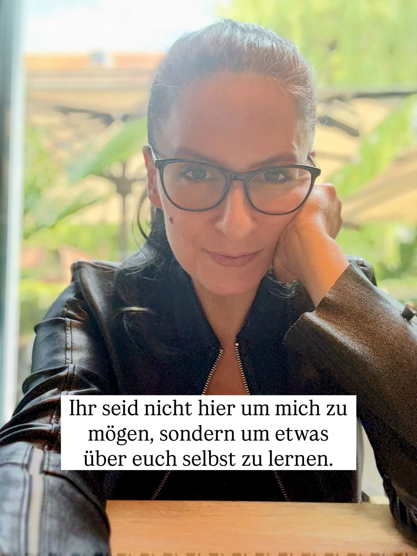 👉🏼Das Hochzeitsbusiness ist ein f*** emotionales Business. 😅
Brautpaare sind super emotional &ndash; no na, ist ja auch ihre once in a lifetime experience.
Und Hochzeitsdienstleister? Nicht weniger emotional!
Warum? Weil wir unsere Arbeit mit Herz