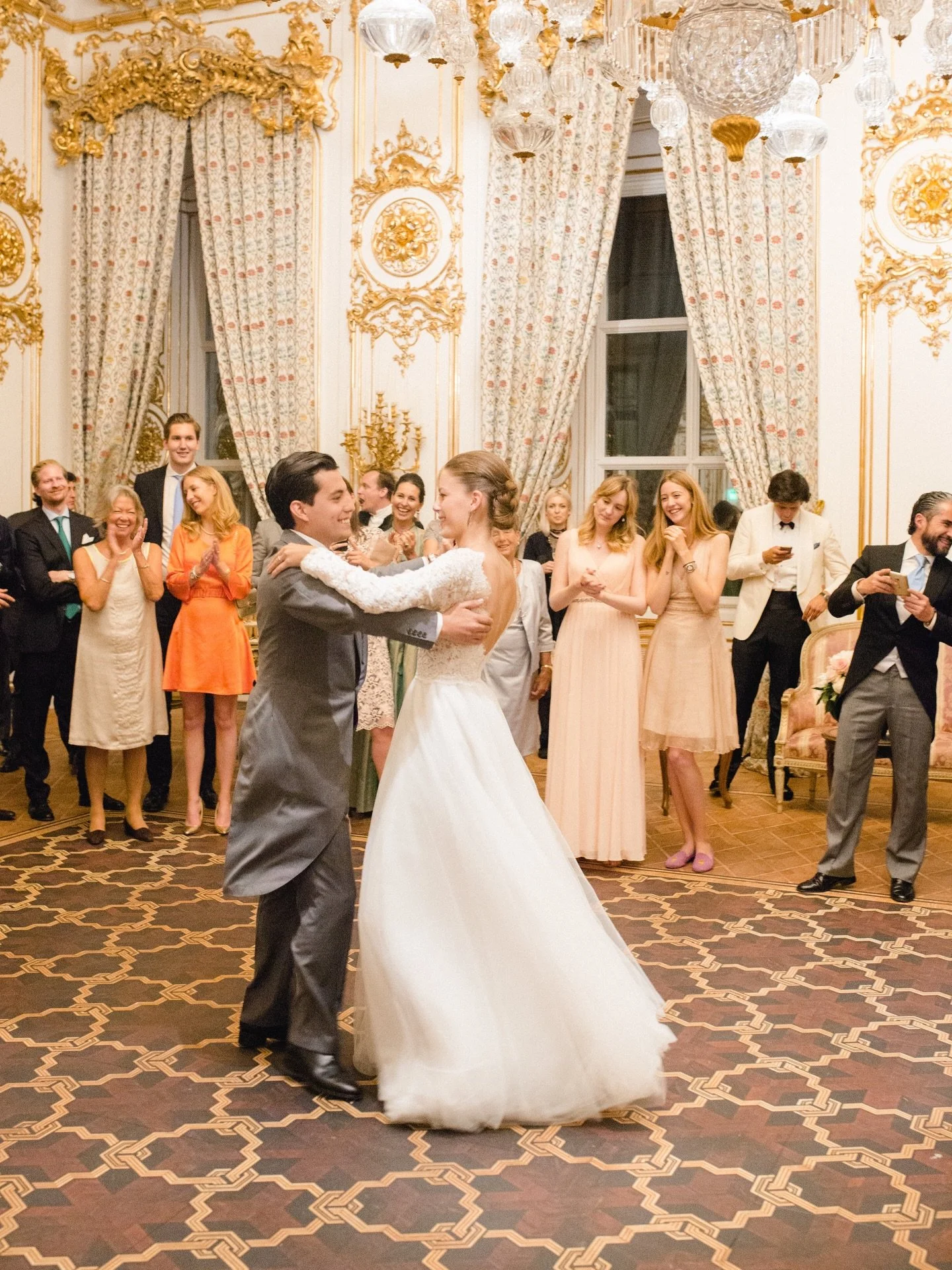 A glimpse into a Destination Wedding Weekend at @palaisliechtenstein 💛

Featured in @bridalmusings 
Photo: @atelieraberg 

#destinationweddingplanner #gettingmarried
#destinationweddingvienna #fineartwedding #weddingvienna