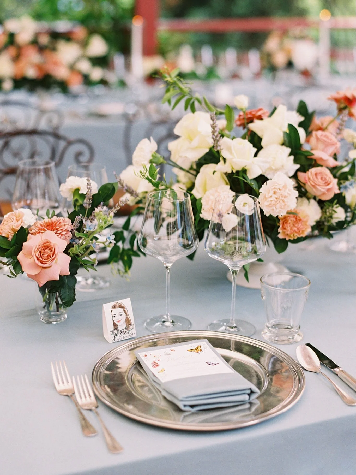 Dreamy Summer mise en place 👑

Photo: @ashleyludaescherphoto 

#destinationweddingitaly #italyweddings #destinationwedding #weddingplanner #europewedding