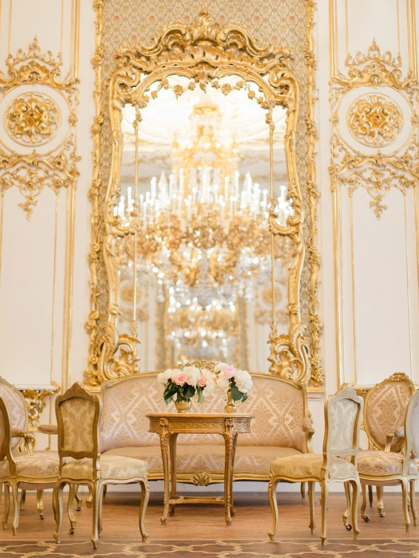 A glimpse into a Destination Wedding Weekend at 
@palaisliechtenstein 

Featured in @bridalmusings 
Photo: @atelieraberg 

#destinationwedding #destinationweddingaustria #europewedding #fineartwedding #destinationweddingplanner