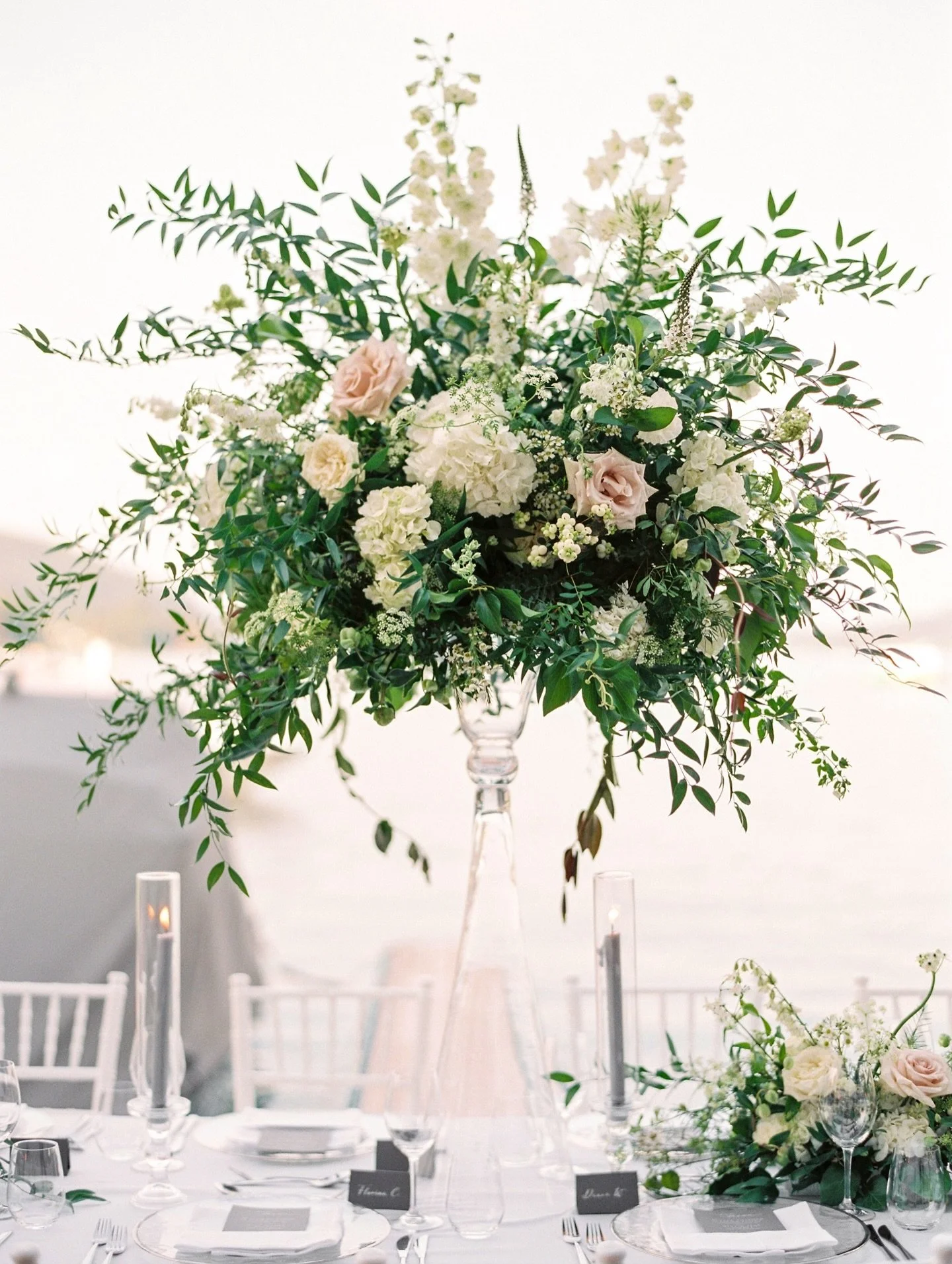 Details at this lavish Summer wedding at the lake in 
Austria. Beautifuly captured by @sotiris_tsakanikas 💘💐

As seen on @stylemepretty 

#destinationweddingplanner #gettingmarried #destinationweddingaustria
#bestweddingplanner #fineartwedding