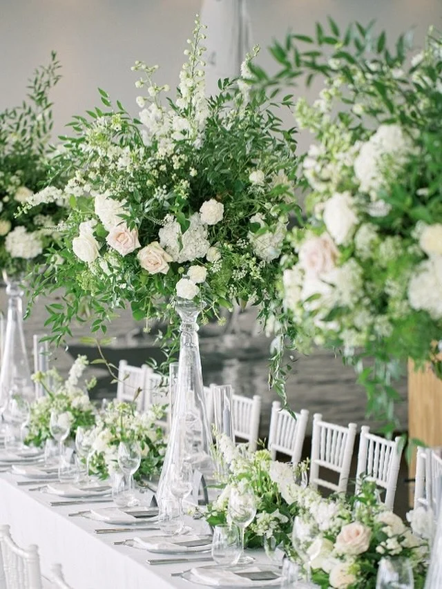 Details at this lavish Summer wedding at the lake in Austria. Beautifuly captured by @sotiris_tsakanikas 🤍👑

As seen on @stylemepretty 

#weddinginaustria #destinationweddingplanner #weddingineurope #weddingdecorations #weddingeurope