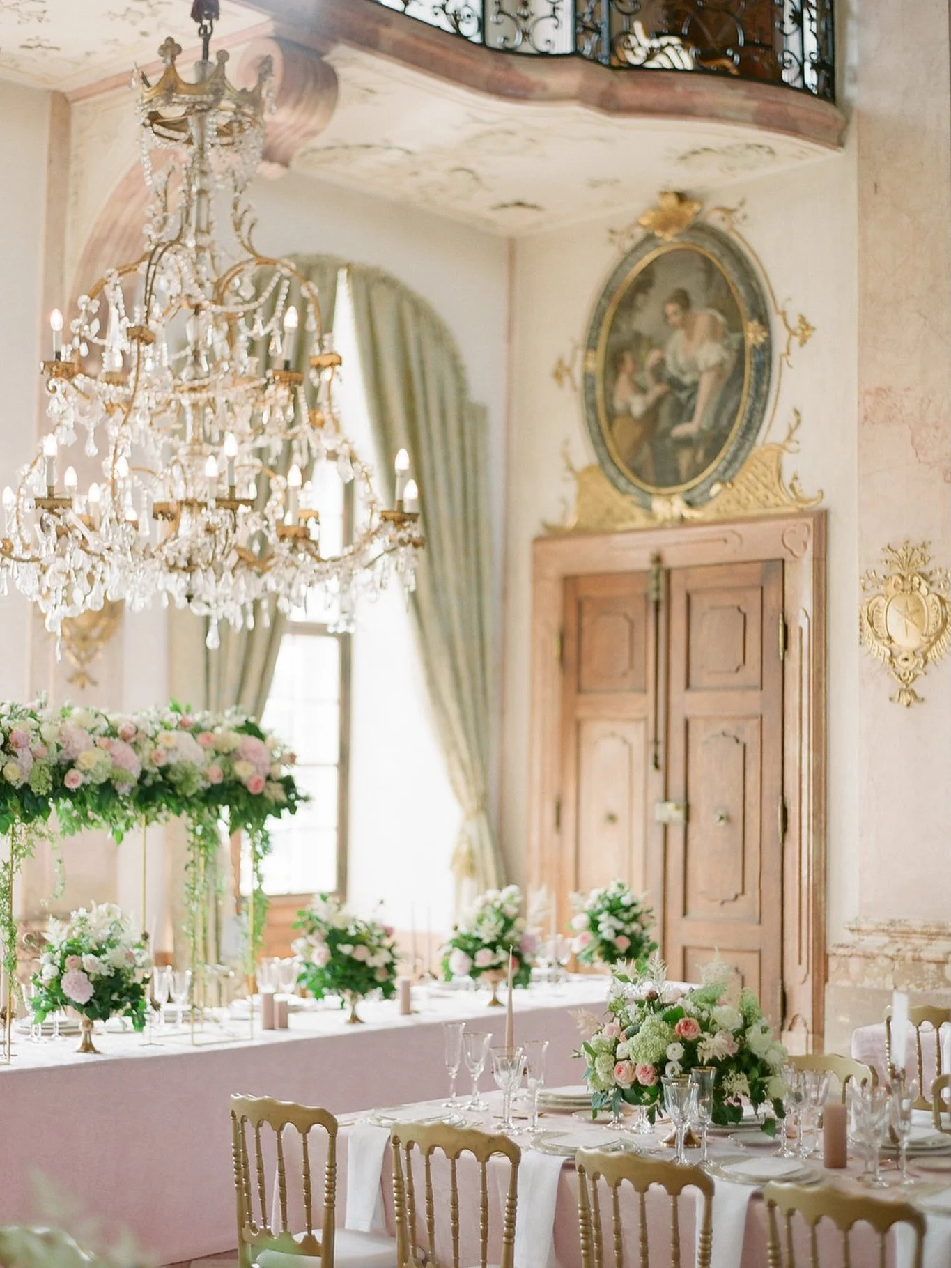 Sound of Music tablesetting at the beautiful @schlossleopoldskron in Salzburg-Austria!🤍

Captured by the talented @gregfinck 
As seen on @stylemepretty and @hochzeitswahn 

#destinationweddingplanner #gettingmarried #destinationweddingaustria
#be