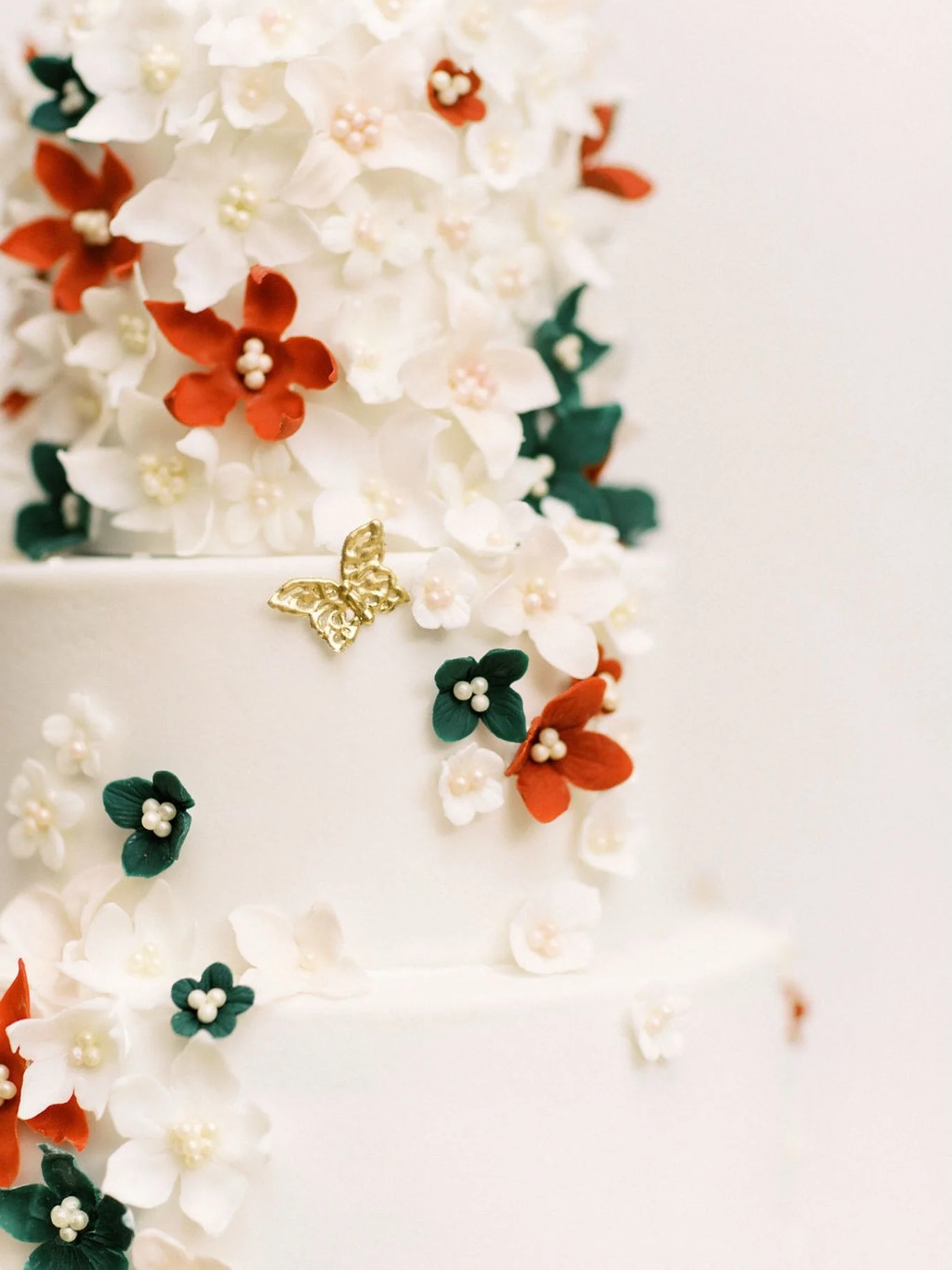 Cake artistry made by @demel_wien for our Southtyrol
wedding at @castelfragsburg ❤️

Featured in @martha_weddings and @stylemepretty 
Photo: @ashleyludaescherphoto 

#destinationweddingplanner #gettingmarried #destinationweddingitaly 
#bestwedding