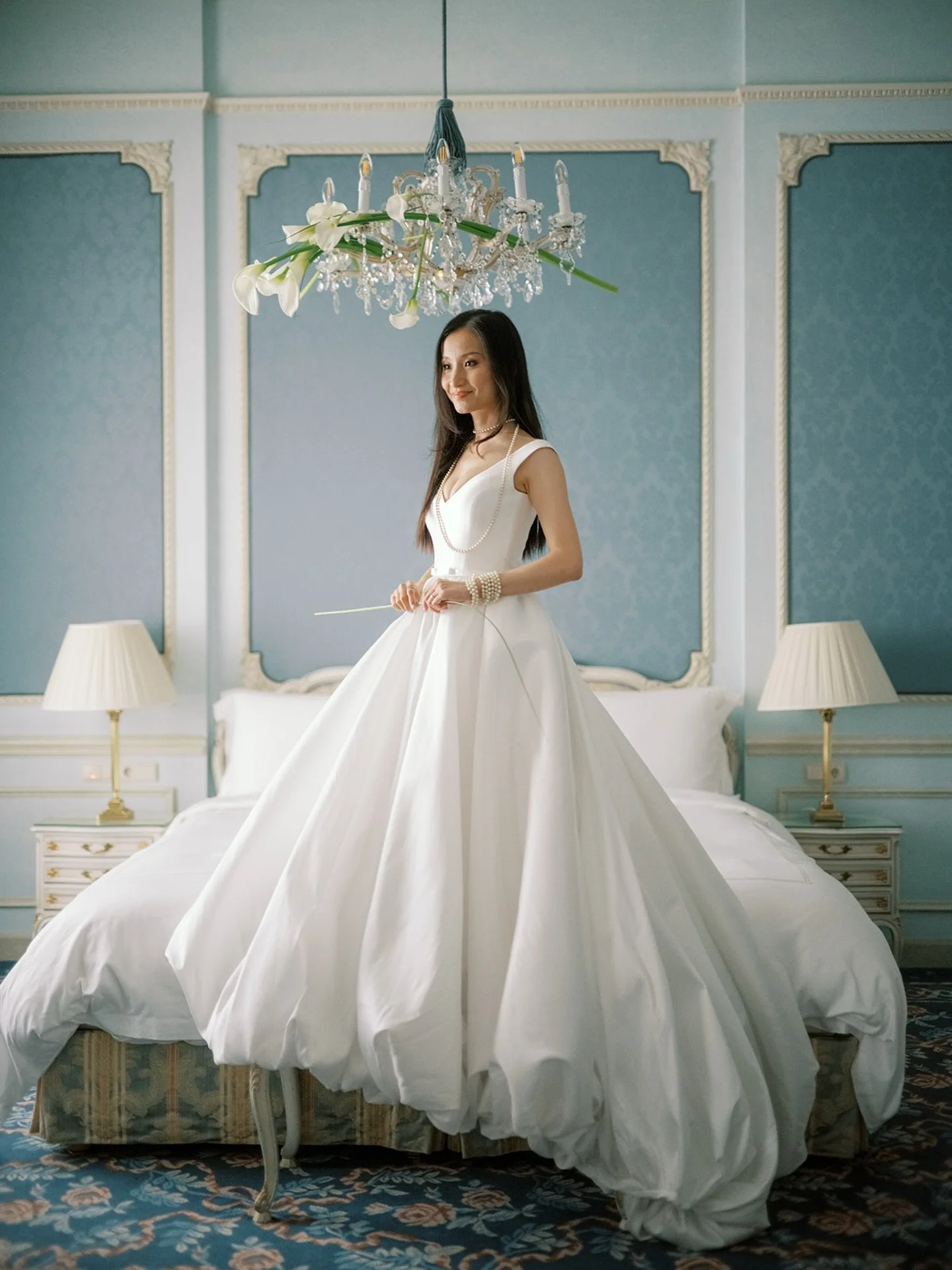 Bridal gown by @daalarnaofficial at the beautiful and historic @imperialvienna ✨

Photo: @sotiris_tsakanikas 
Bridal Styling: @mariefrauhammer_mua 
Florals: @lilibloomweddingflorist 

#destinationweddingplanner #gettingmarried #destinationwedding