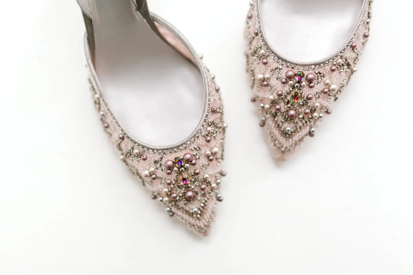 Beuatiful Rene Caovilla bridal shoes captured during getting ready at @imperialvienna 👑

Photo: @peterandveronika 

#destinationweddingplanner #gettingmarried #destinationweddingaustria
#bestweddingplanner #fineartwedding