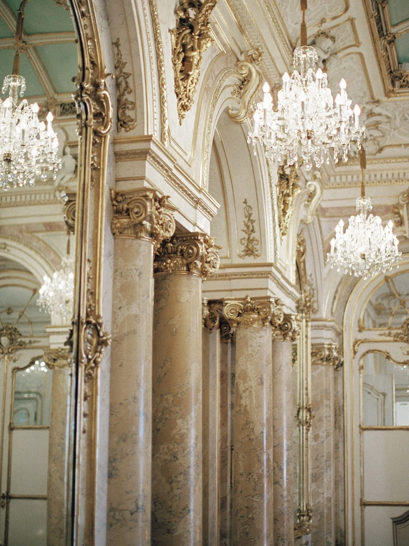 Stunning @palaiscoburg ✨
Getting married in Vienna is beyond elegant!

Photo: @sotiris_tsakanikas 

#destinationweddingplanner #gettingmarried #destinationweddingaustria
#bestweddingplanner #weddingvienna