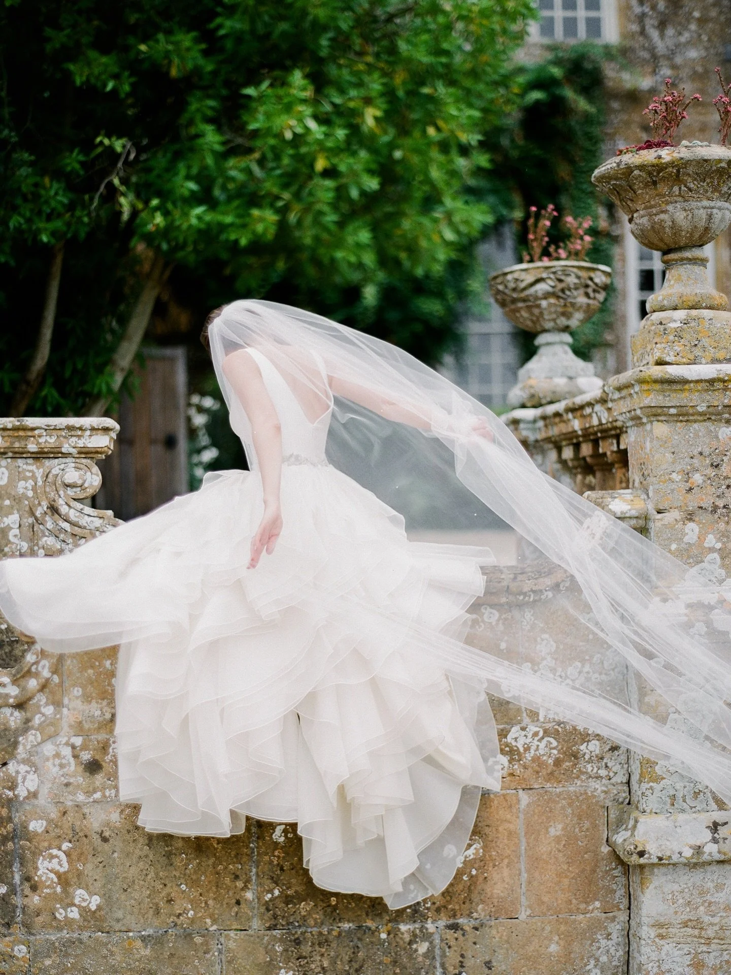 English Jane Austen destination wedding in Somerset💌

Photo: @peterandveronika 
Bridal gown: @elfenkleid_official 

#destinationweddingplanner #weddingengland #destinationweddingaustria
#bestweddingplanner #englishwedding