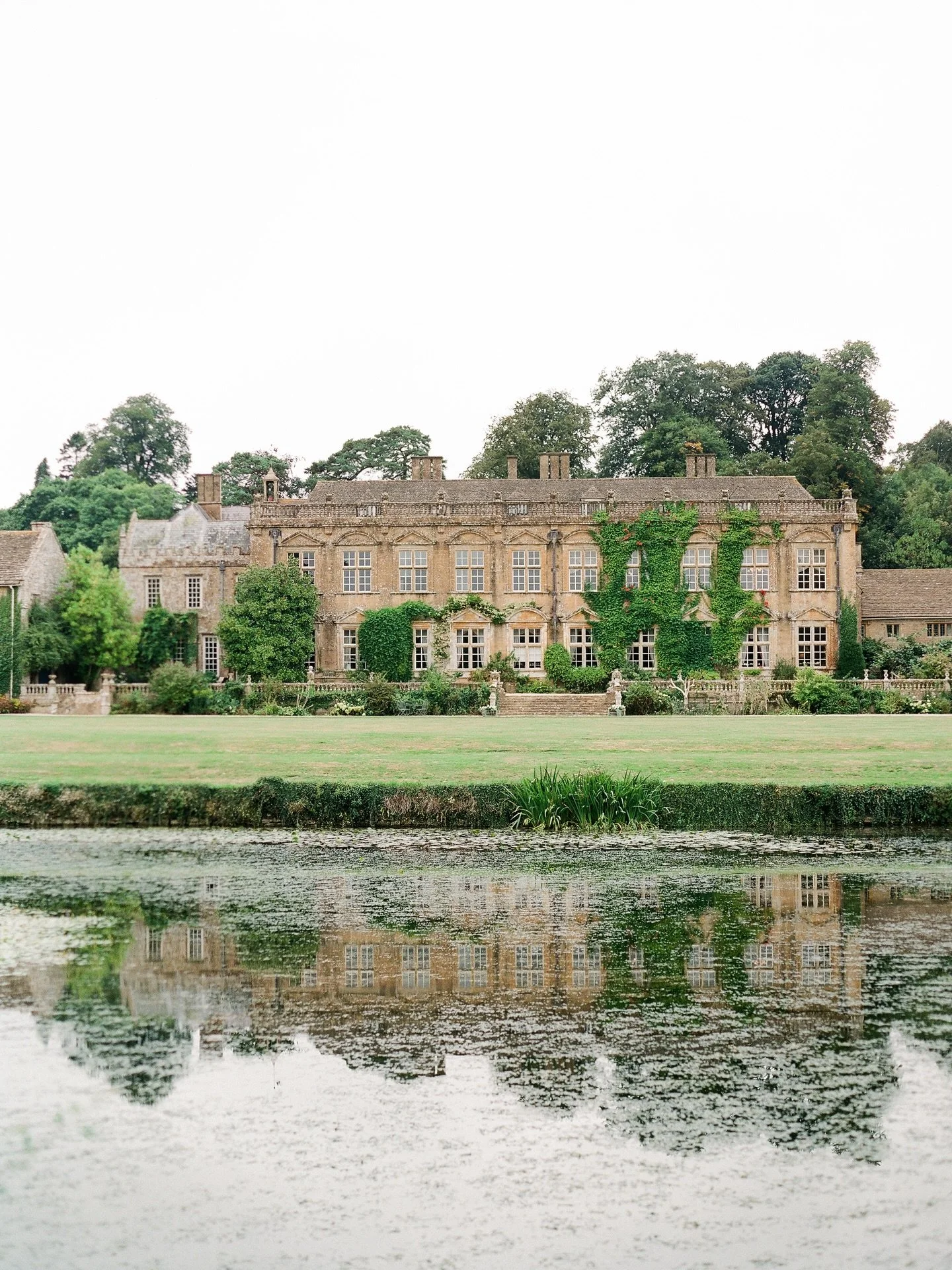 English Jane Austen destination wedding in Somerset. The perfect spot for your Destination Wedding if you&rsquo;re full into romance 🤍

Photo: @peterandveronika 

#destinationweddingplanner #gettingmarried #destinationwedding #bestweddingplanner #