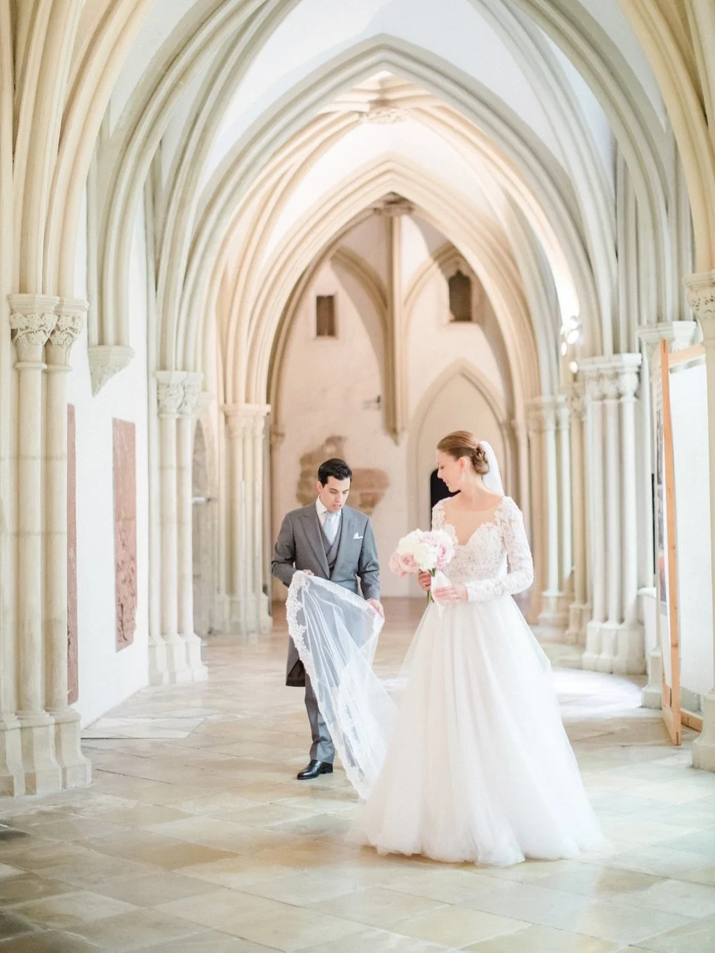 Couple shoot after ceremony beautifully captured by 
@sandraaberg 💌
Bridal gown: @magdalena_in_vienna 

#destinationweddingplanner #gettingmarried #destinationweddingaustria
#bestweddingplanner #luxuryweddings