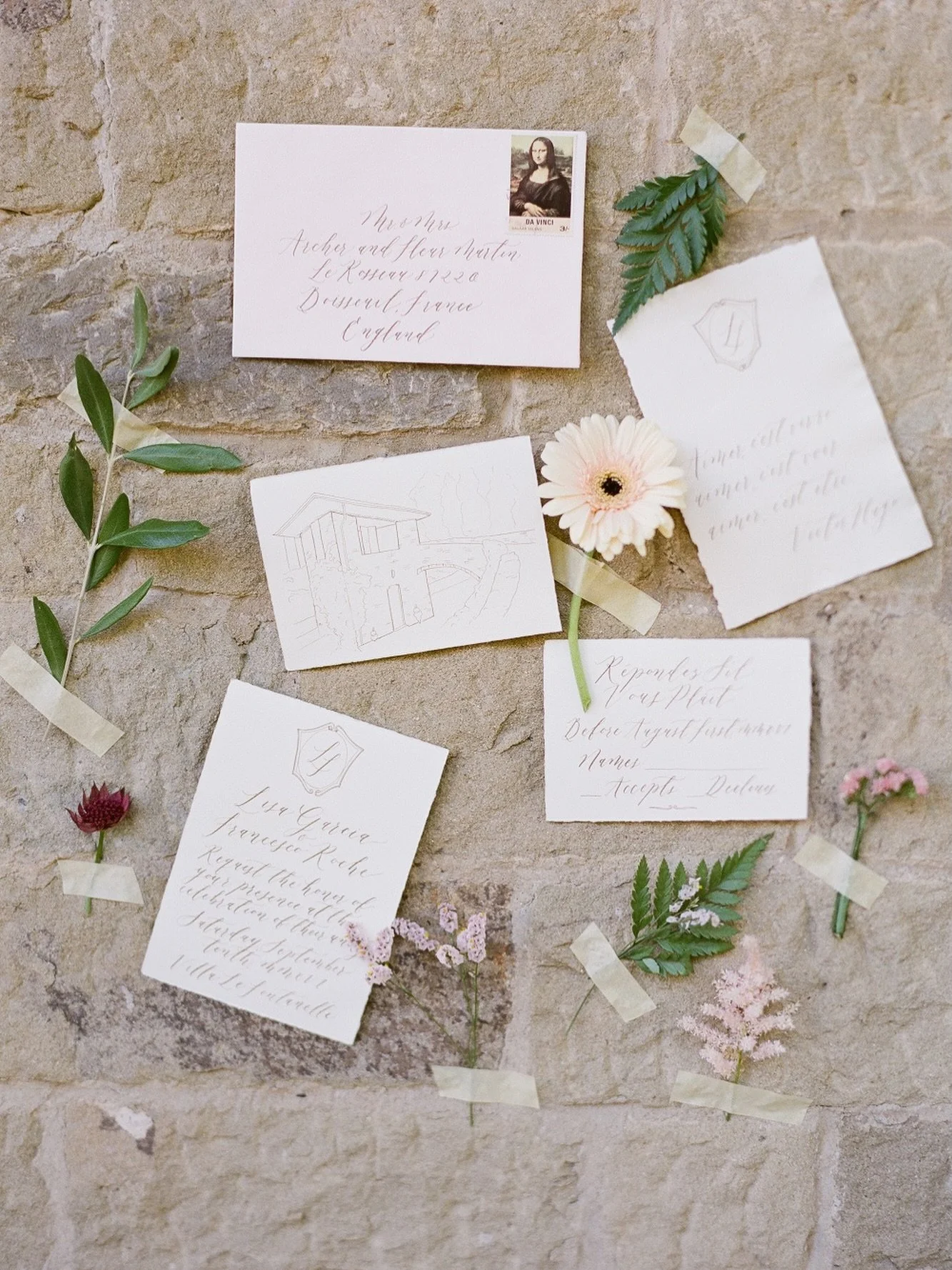 Dreamy stationery by @mmcbridecalligraphy captured by @sandraaberg 🤍
As seen on ELLE

#destinationweddingplanner #weddingstationary #destinationweddingitaly
#bestweddingplanner #italywedding