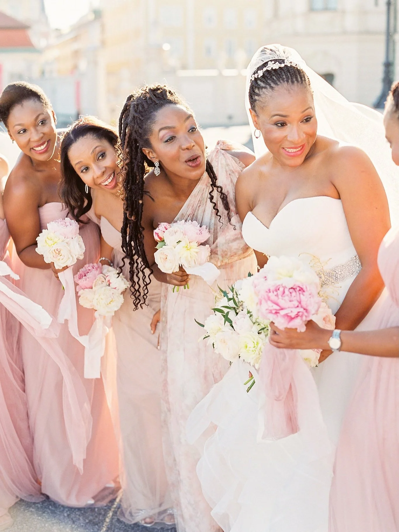 We love these moments. They are priceless!👑

Amazing shot by @love.is.my.favorite.color 

#destinationweddingplanner #gettingmarried #destinationweddingaustria
#bestweddingplanner #bridesmaids