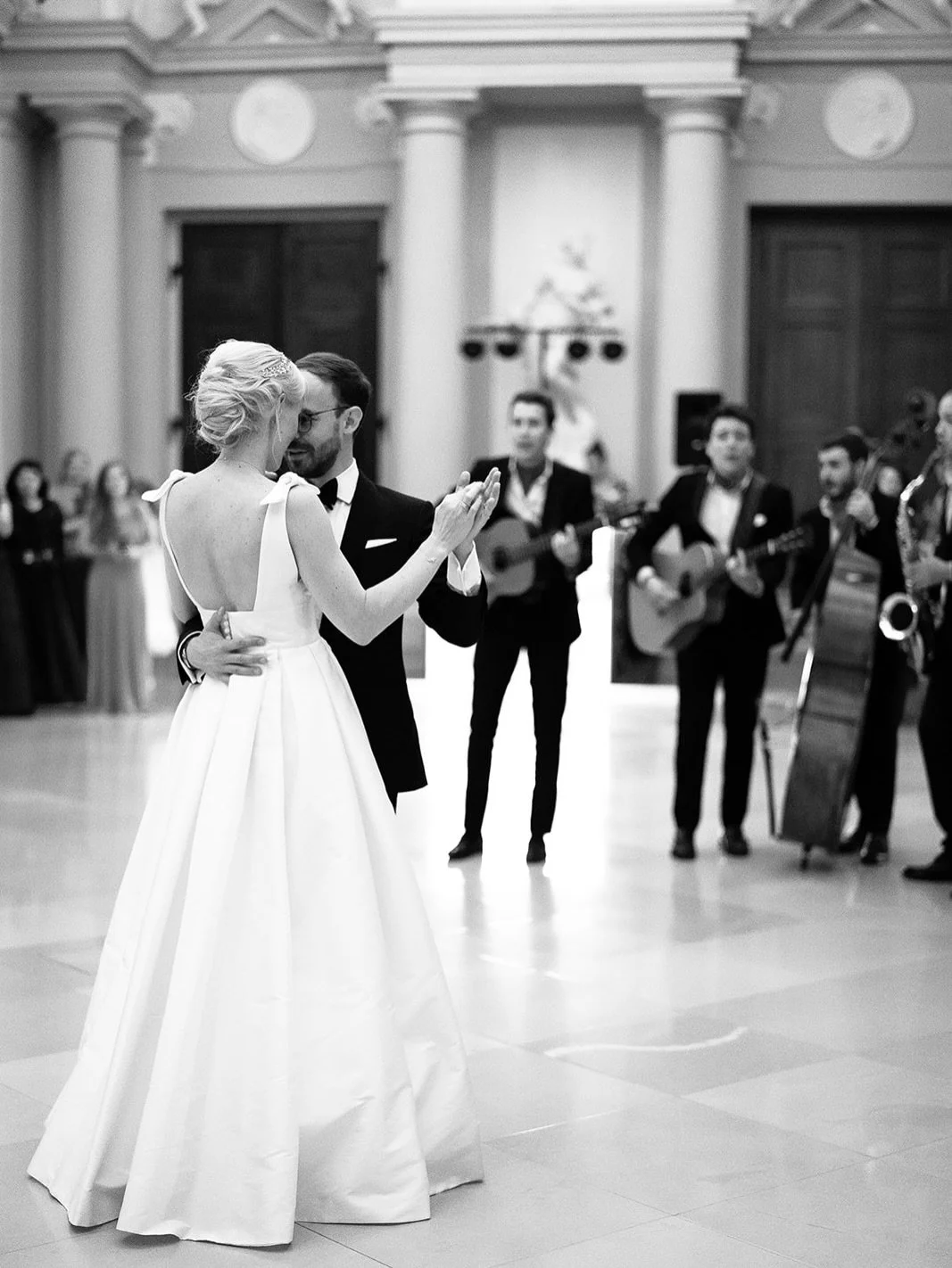 Couple dance captured by @stefaniekapraphoto 🤍

#destinationweddingplanner #gettingmarried #destinationwedding
#bestweddingplanner #weddingvienna