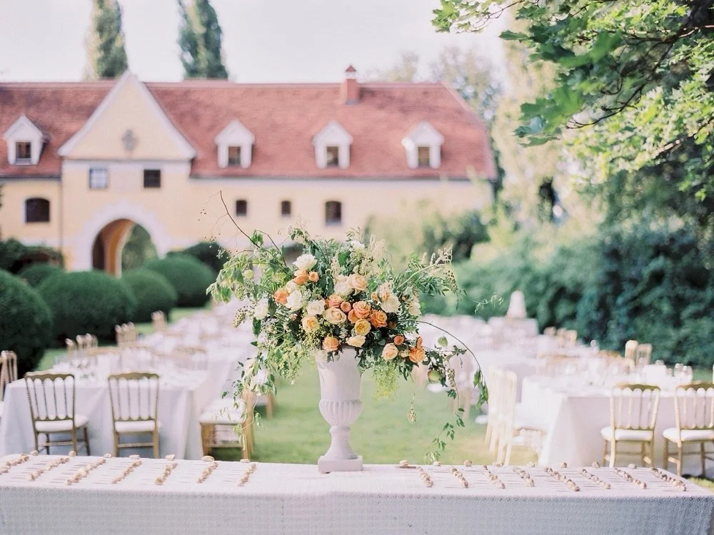 Summer wedding vibes!👑
Photo: Warmphoto

#destinationweddingplanner #gettingmarried #destinationweddingaustria
#bestweddingplanner #summerwedding
