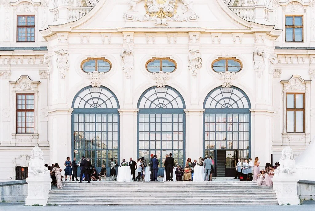 Cocktail at @belvederemuseum 😍

Photo: @love.is.my.favorite.color 
Featured in @stylemepretty 

#destinationweddingplanner #gettingmarried #destinationweddingaustria
#bestweddingplanner #fineartwedding
