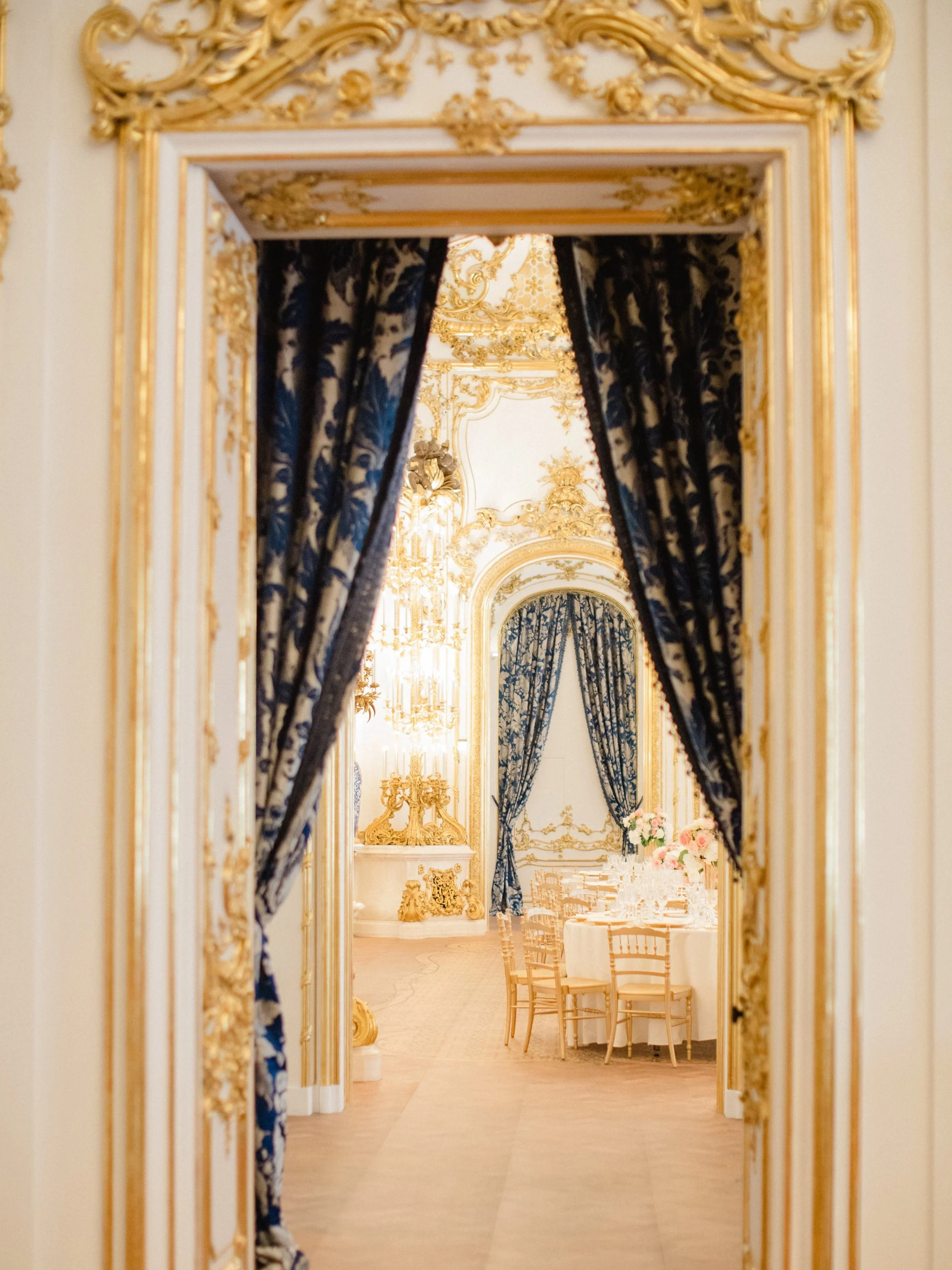 A glimpse into a Destination Wedding Weekend at 
@palaisliechtenstein 👑

Featured in @bridalmusings 
Photo: @atelieraberg 

#destinationweddingplanner #gettingmarried #destinationweddingaustria
#bestweddingplanner #fineartwedding