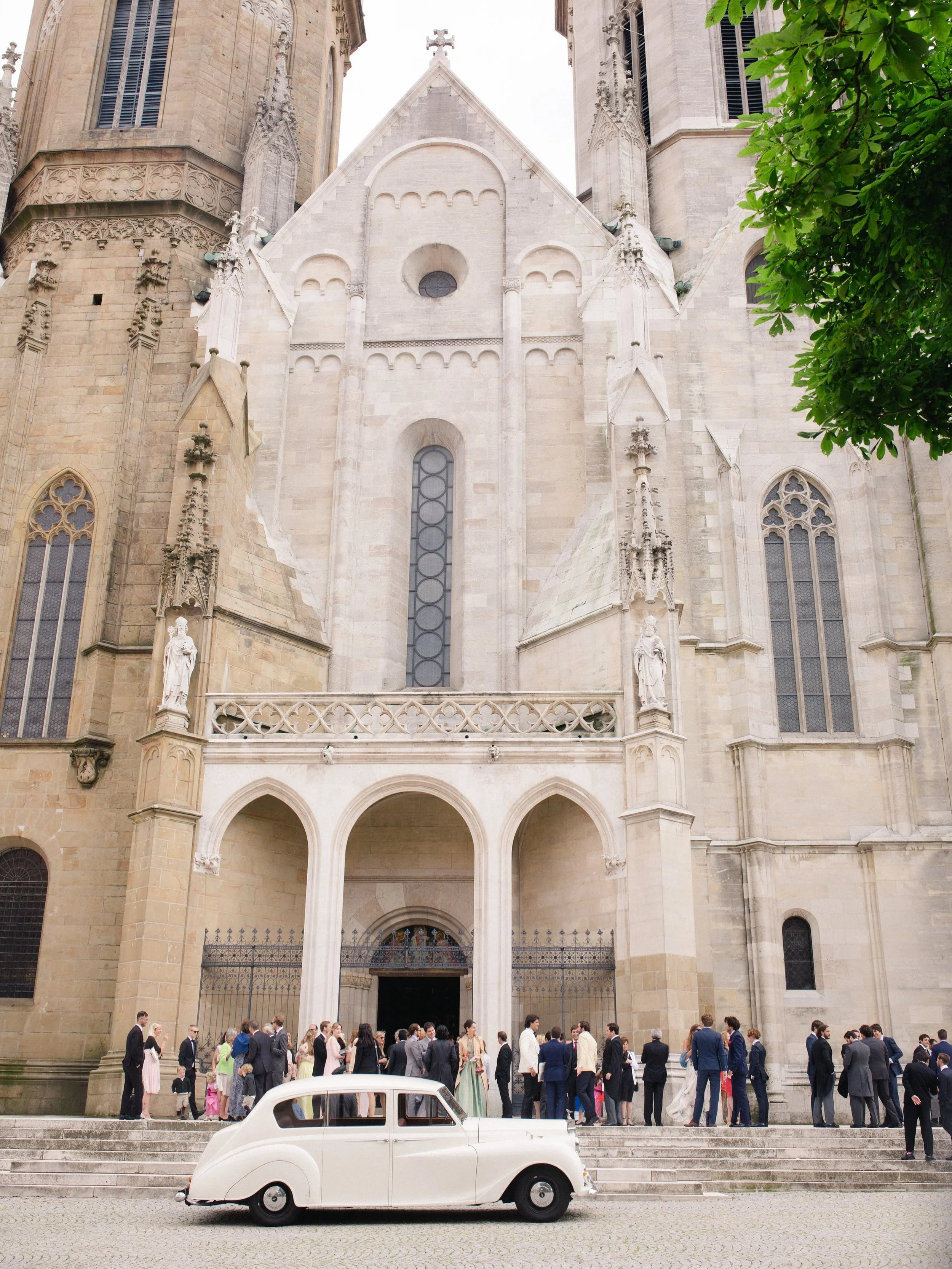 Spanish Royal Destination Wedding in Vienna-Austria 👑👑👑
Photo: @atelieraberg 

#destinationweddingplanner #gettingmarried #destinationweddingspain 
#bestweddingplanner #weddingspain