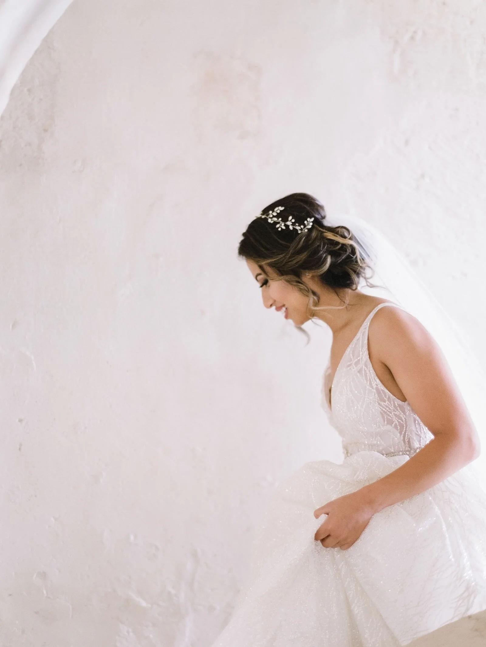 Bridal walk 👑 beautifully captured by @peterandveronika 
As seen on @stylemepretty 

#destinationweddingplanner #gettingmarried #destinationweddingfrance 
#bestweddingplanner #bride