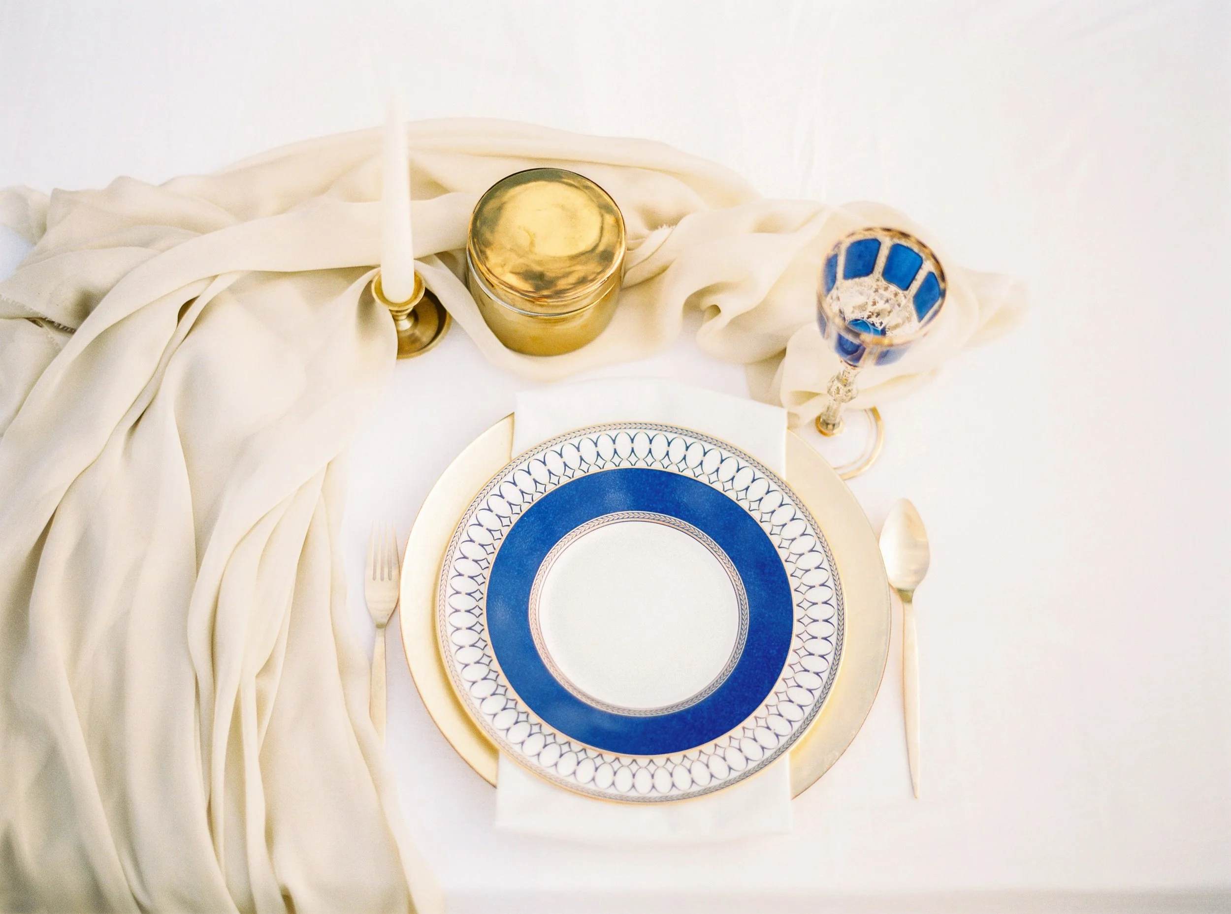 Art Deco Tablesetting for outstanding brides 👑
Photo: @dorelieshofer 

#destinationweddingplanner #gettingmarried #destinationweddingaustria
#bestweddingplanner #fineartwedding