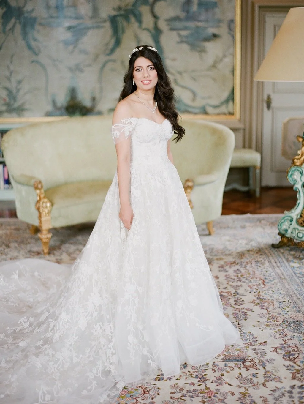 Classic and timeless bride captured 
by the talented @gregfinck in Salzburg-Austria!✨

As seen on @stylemepretty and @hochzeitswahn 
Dress: @moniquelhuillierbride 

#destinationweddingplanner #gettingmarried #destinationweddingaustria
#bestweddin