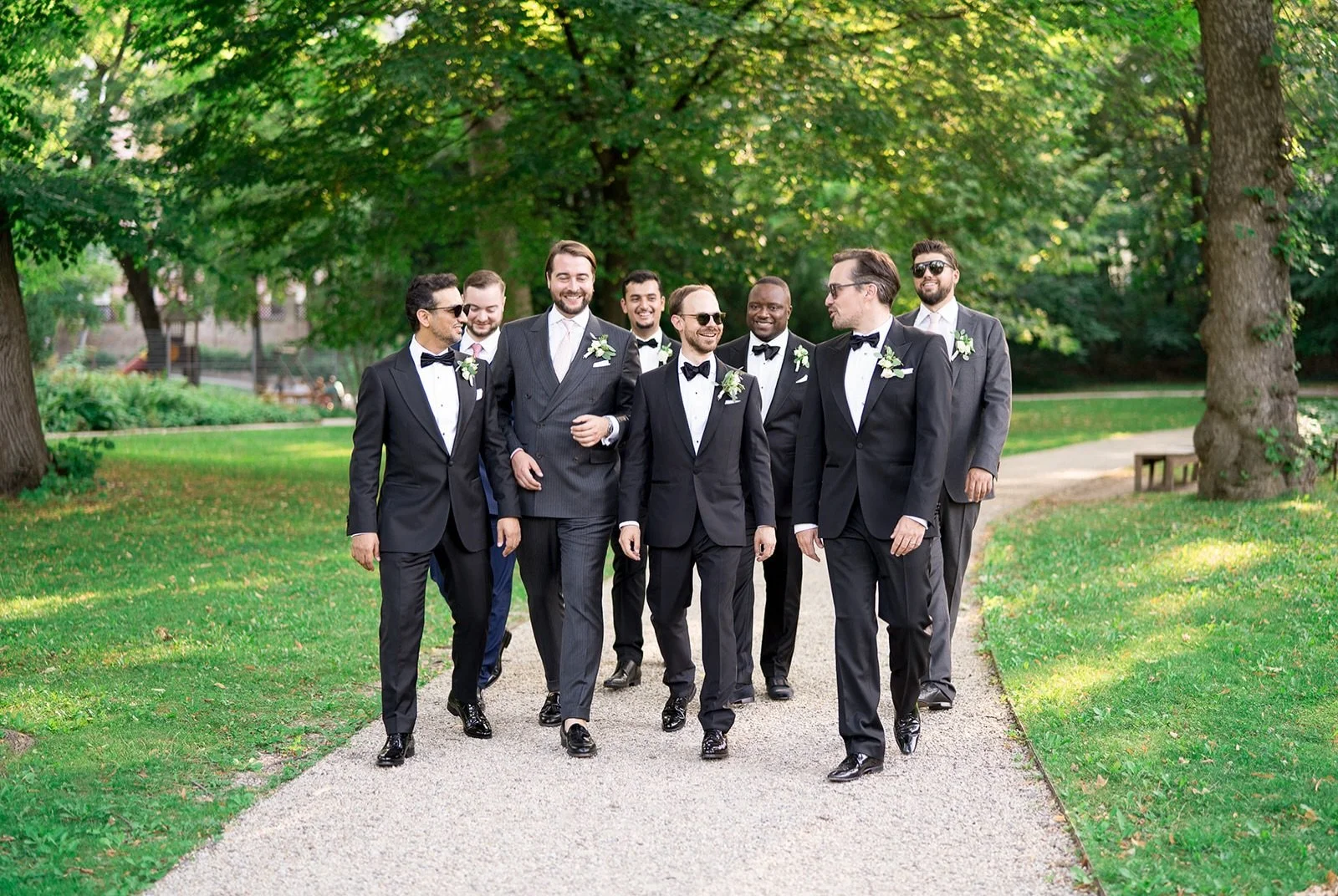 Our groom and his groomsmen captured by @stefaniekapraphoto 😍
#destinationweddingplanner #gettingmarried #destinationweddingaustria
#bestweddingplanner #groomsmen