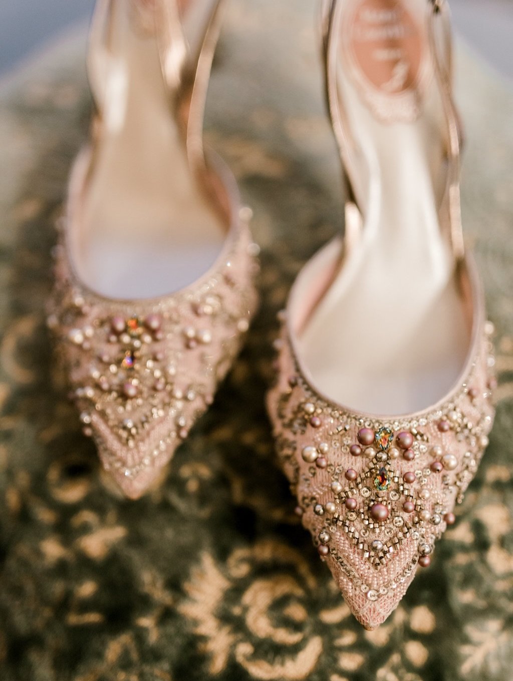 Sabrina&rsquo;s bridal shoes 👑 beautifully captured by @peterandveronika at @imperialvienna 

#destinationweddingplanner #gettingmarried #destinationweddingaustria
#bestweddingplanner #weddingshoes