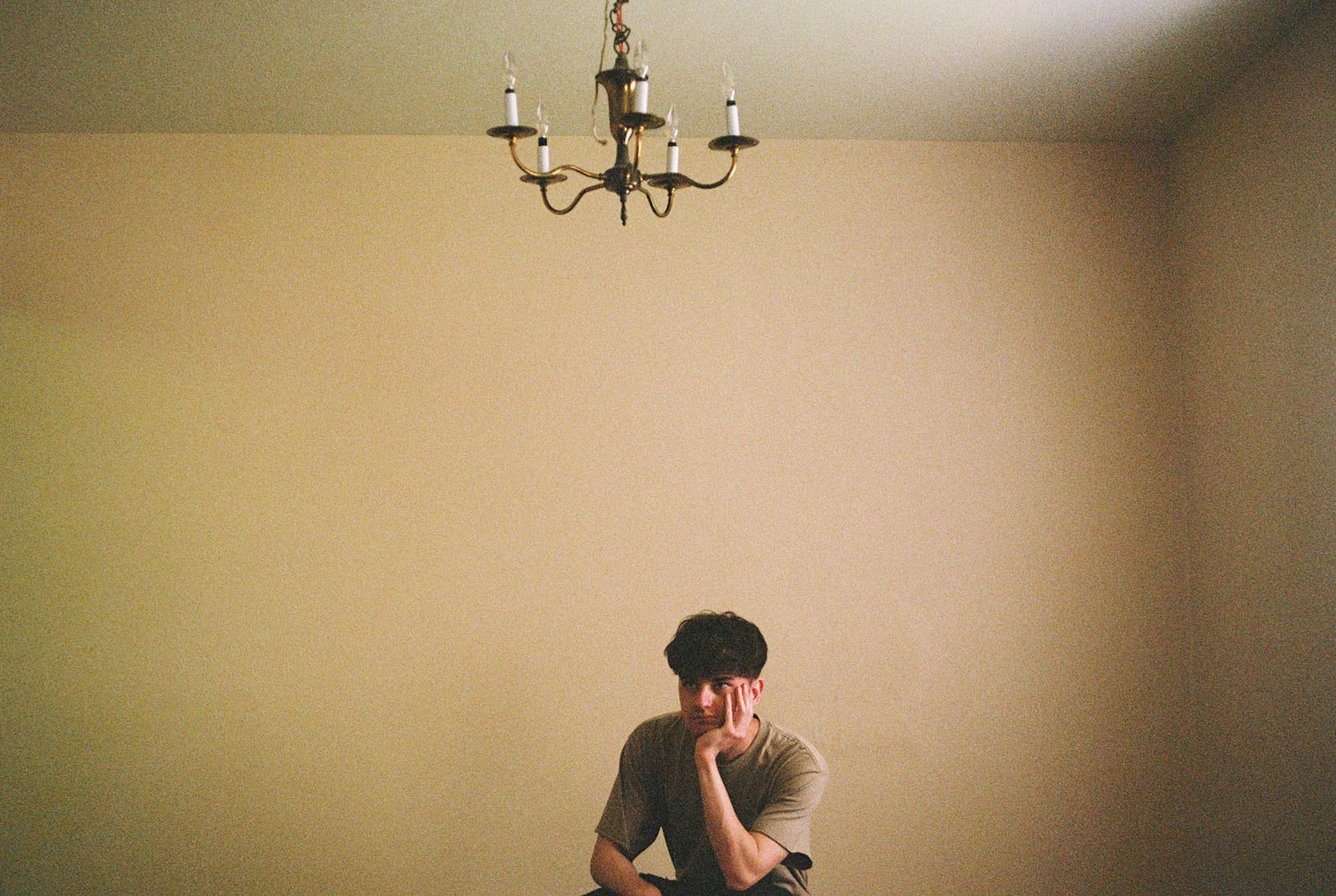 Chandelier-Portrait-Hannah-Meier.jpg