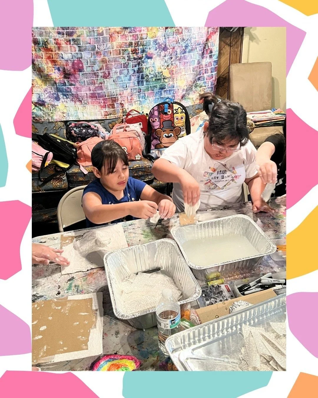 🦘🎨 Day 3 of our Around the World Art Camp!
Today our artists traveled to Australia and got their hands messy with one of our favorite camp traditions... plaster day! ✨
Artists created adorable plaster koalas and learned how to transform simple mate