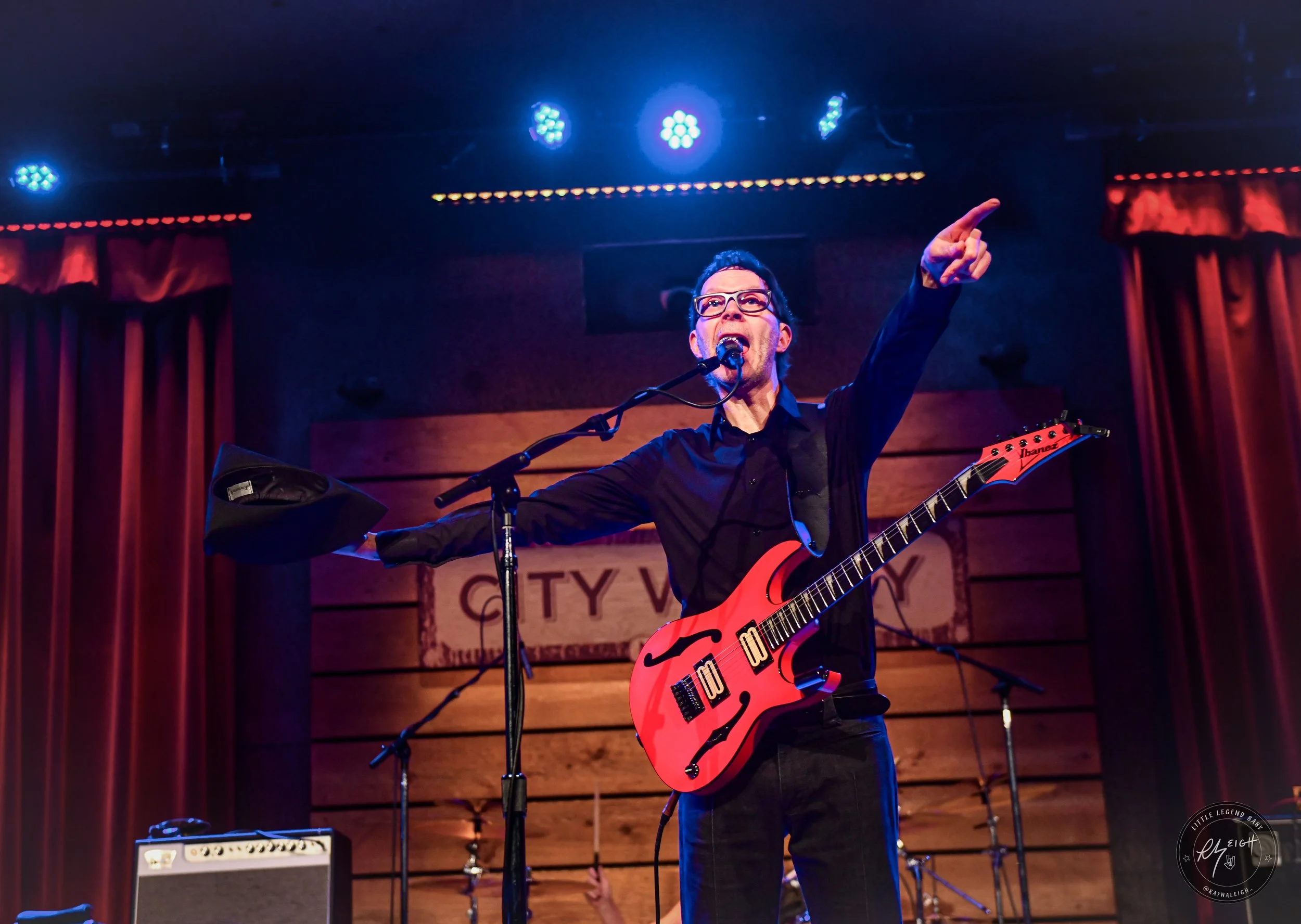 PAUL GILBERT ROCKS NASHVILLE WITH WROC