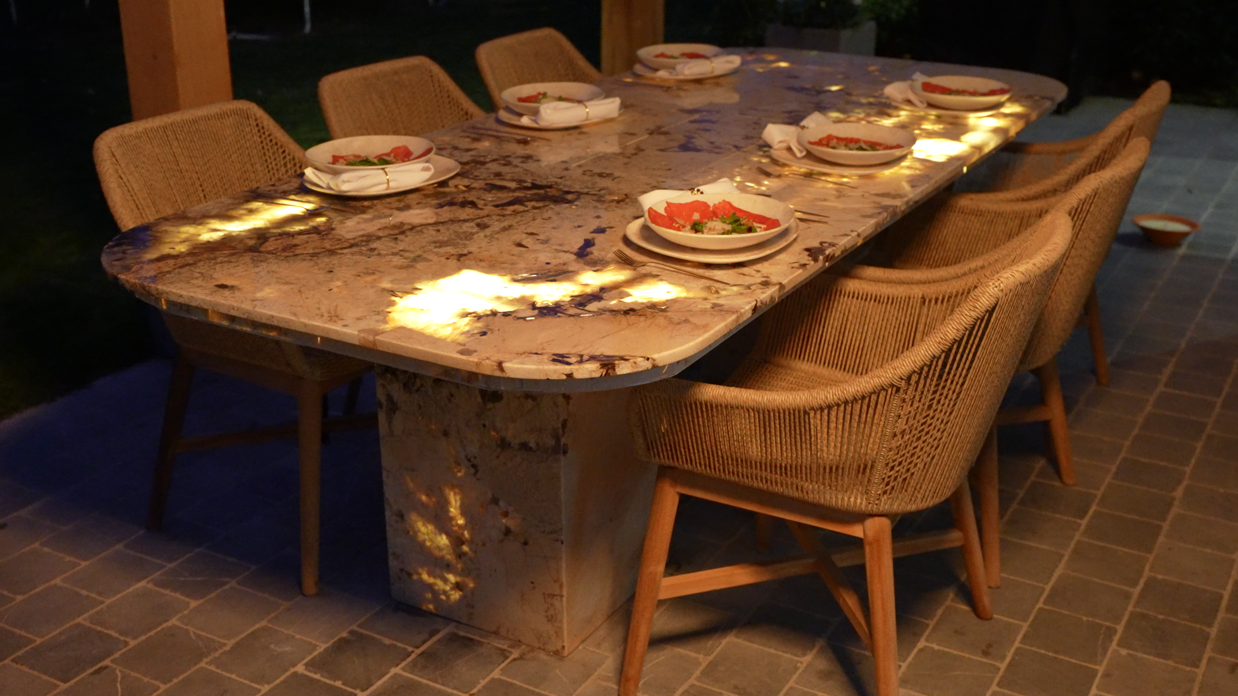 Tafel gedekt met carpacio.png