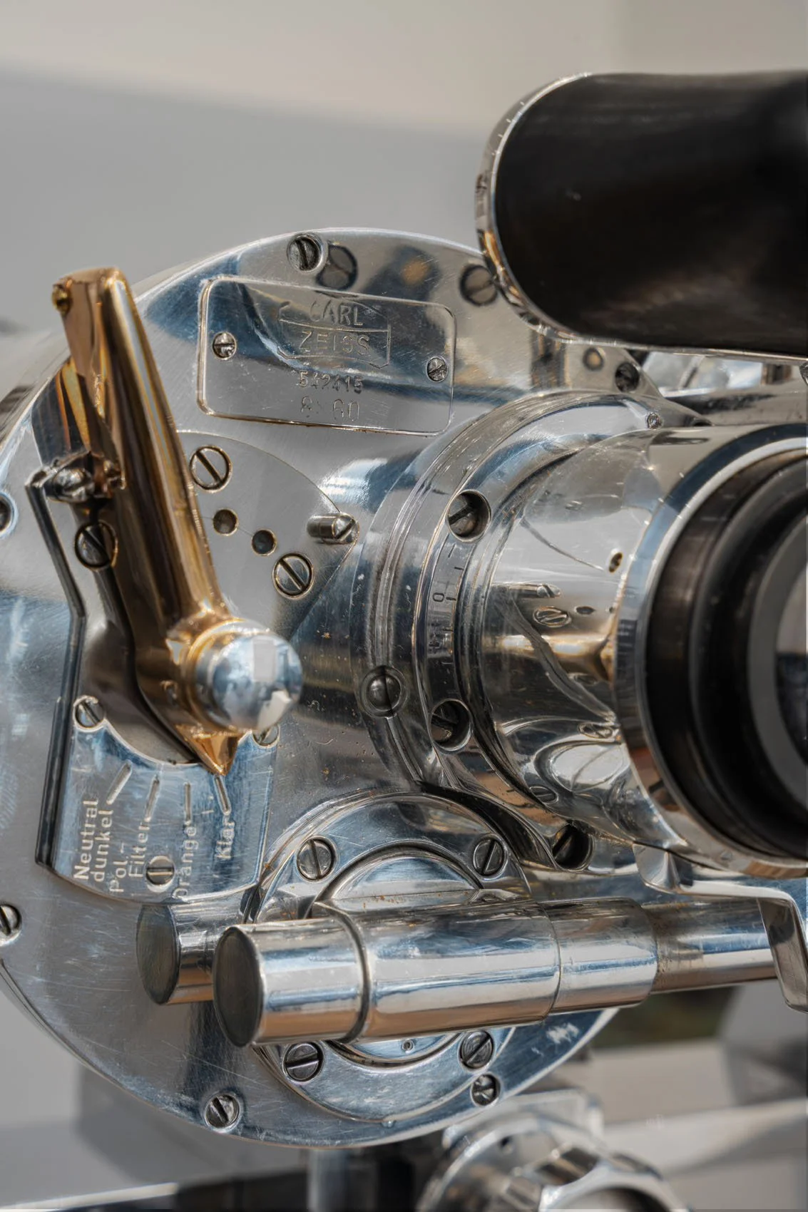 Carl Zeiss maker's plate and filter selector on DF 8x60 naval binoculars, showing serial number