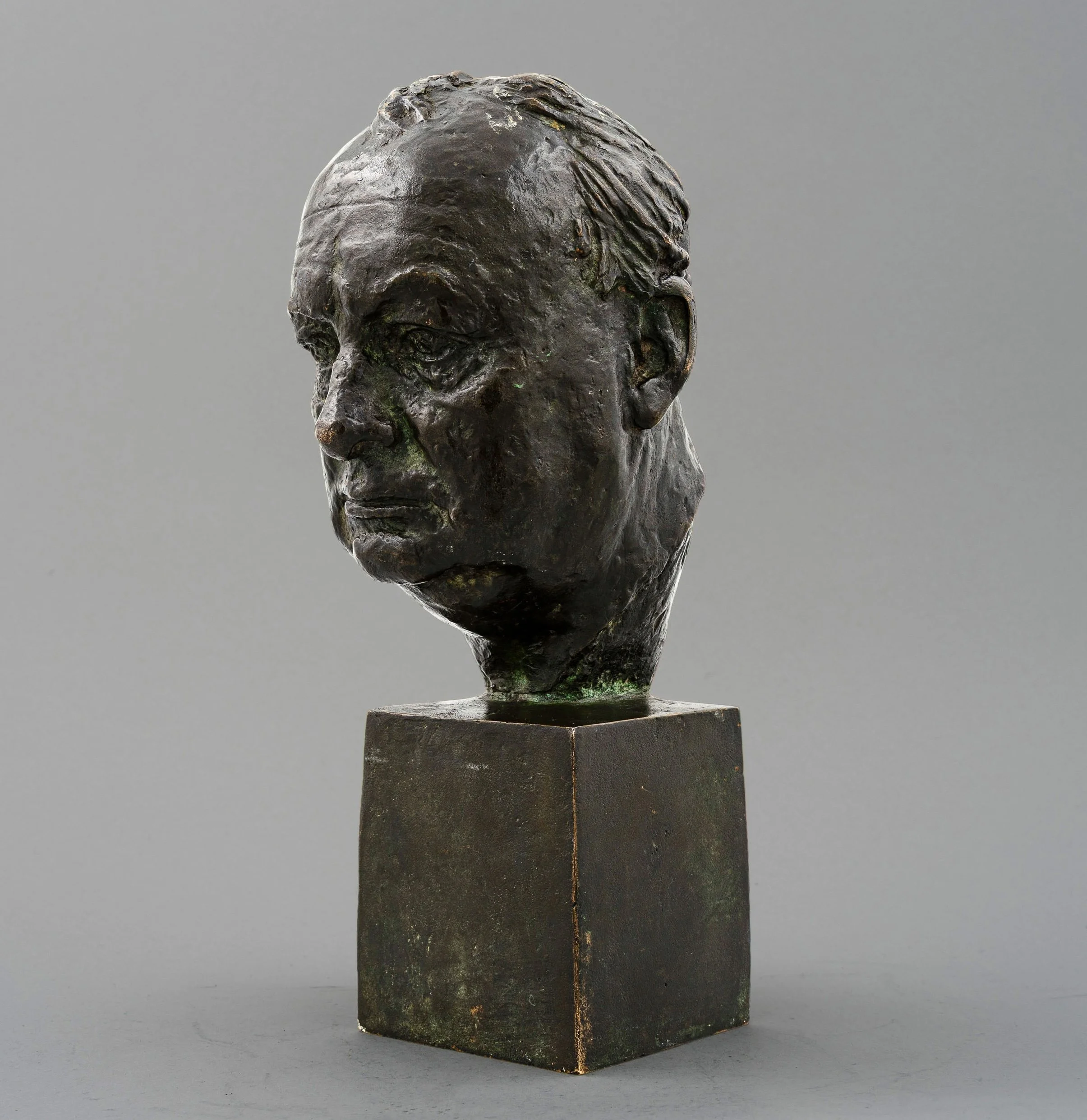 Reid Dick bronze head of Winston Churchill, three-quarter view — Daniels Antiques.