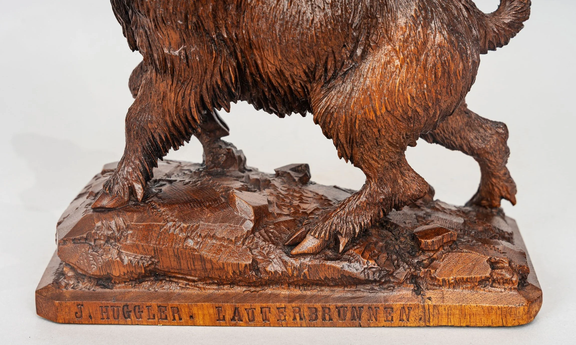 J. Huggler Lauterbrunnen signature on base edge and Peter Buri retailer plaque, Swiss Black Forest wild boar circa 1870