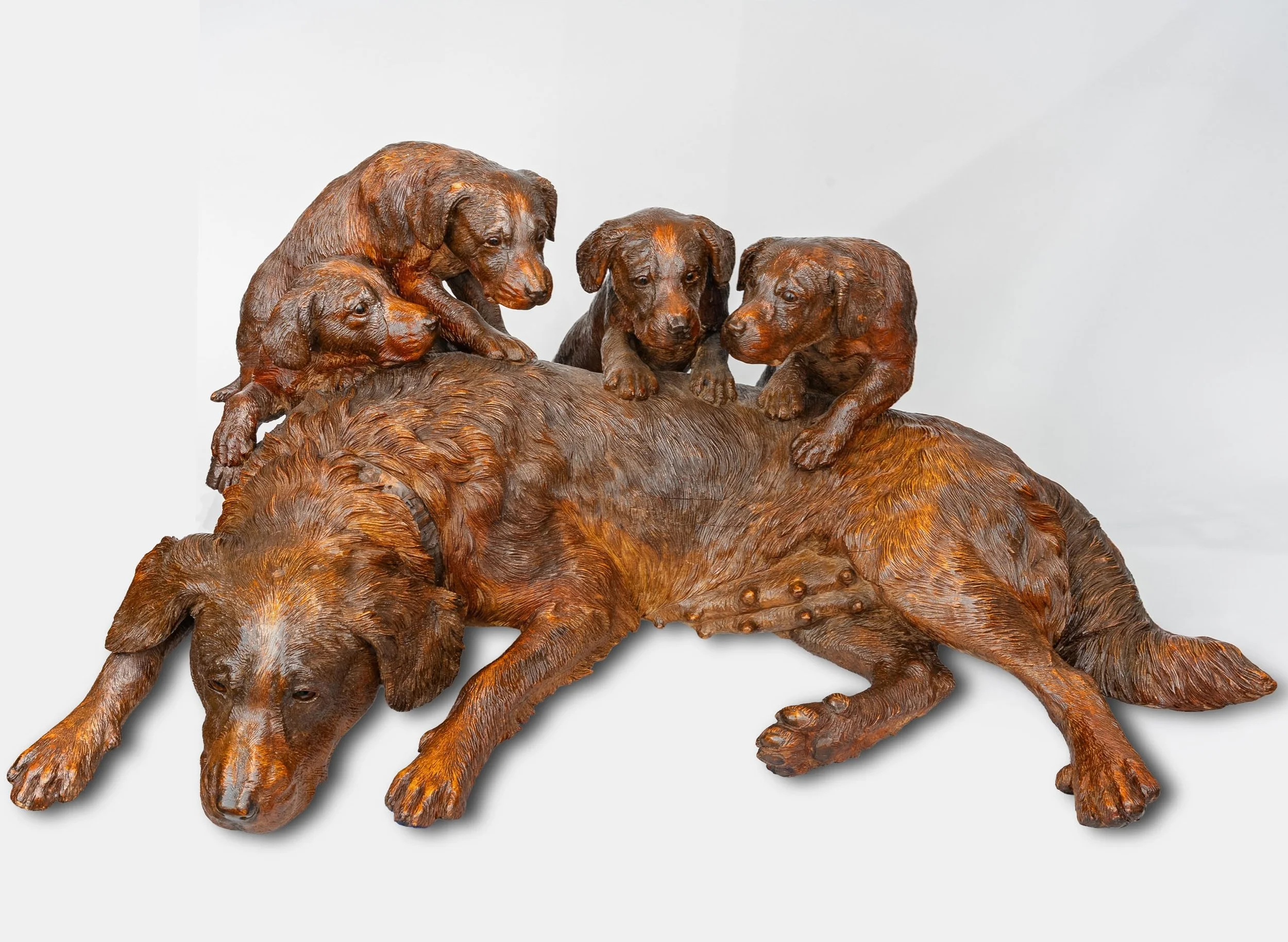 Walter Mader Black Forest carved dog group, hound with four puppies, Brienz circa 1870 — Daniels Antiques
