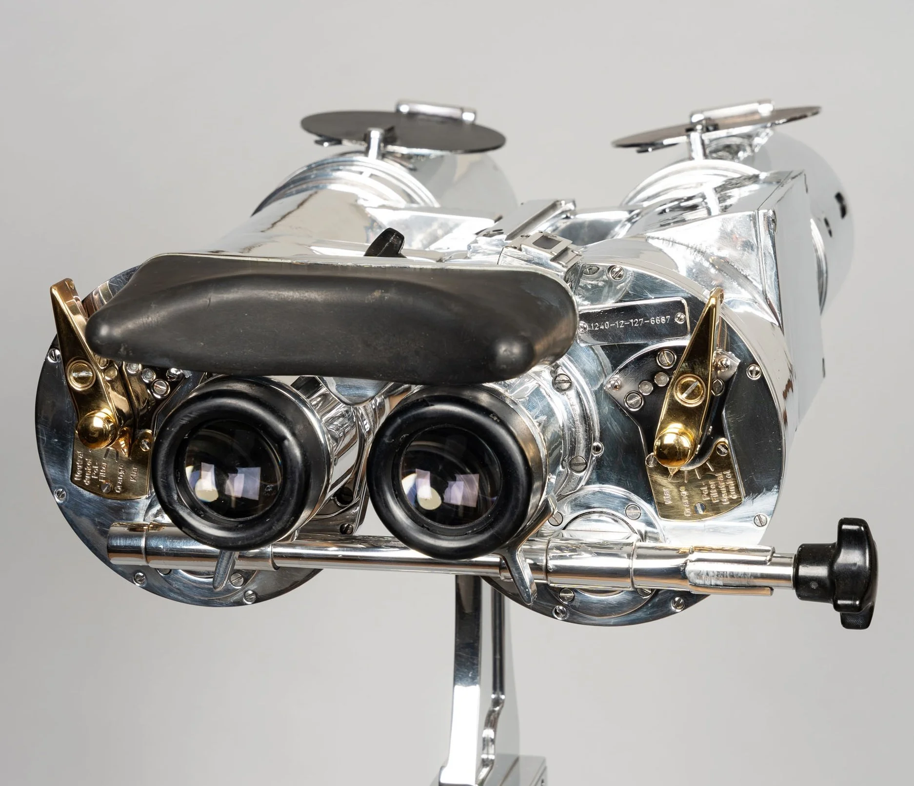 daniels-antiques-carl-zeiss-naval-binocular-1962-eyepiece-brow-rest-detail.jpg