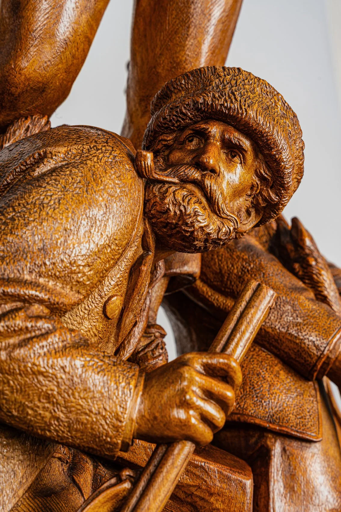 Detail of elder hunter with pipe and rifle, Johann Huggler hunter group, Brienz circa 1870