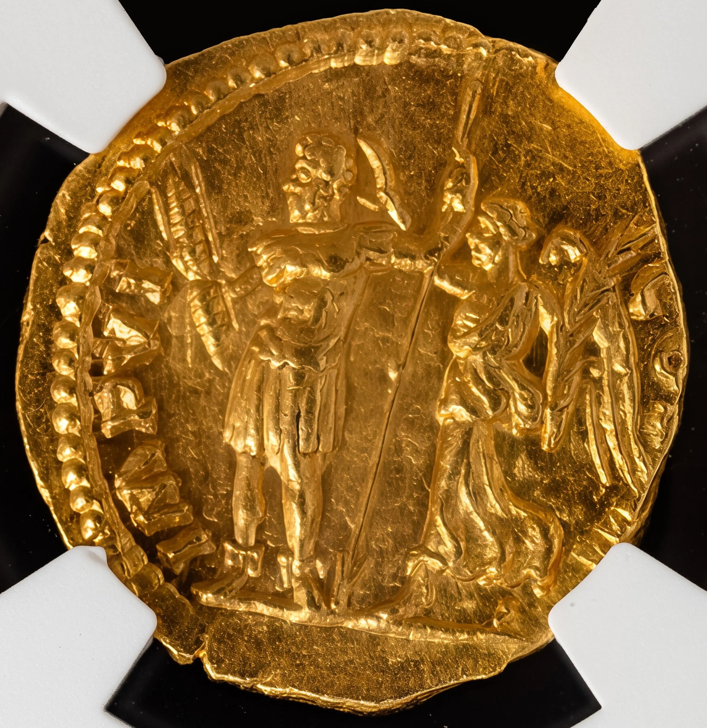 Aureus reverse, Marcus Aurelius holding thunderbolt, crowned by Victory, AD 172 — Daniels Antiques