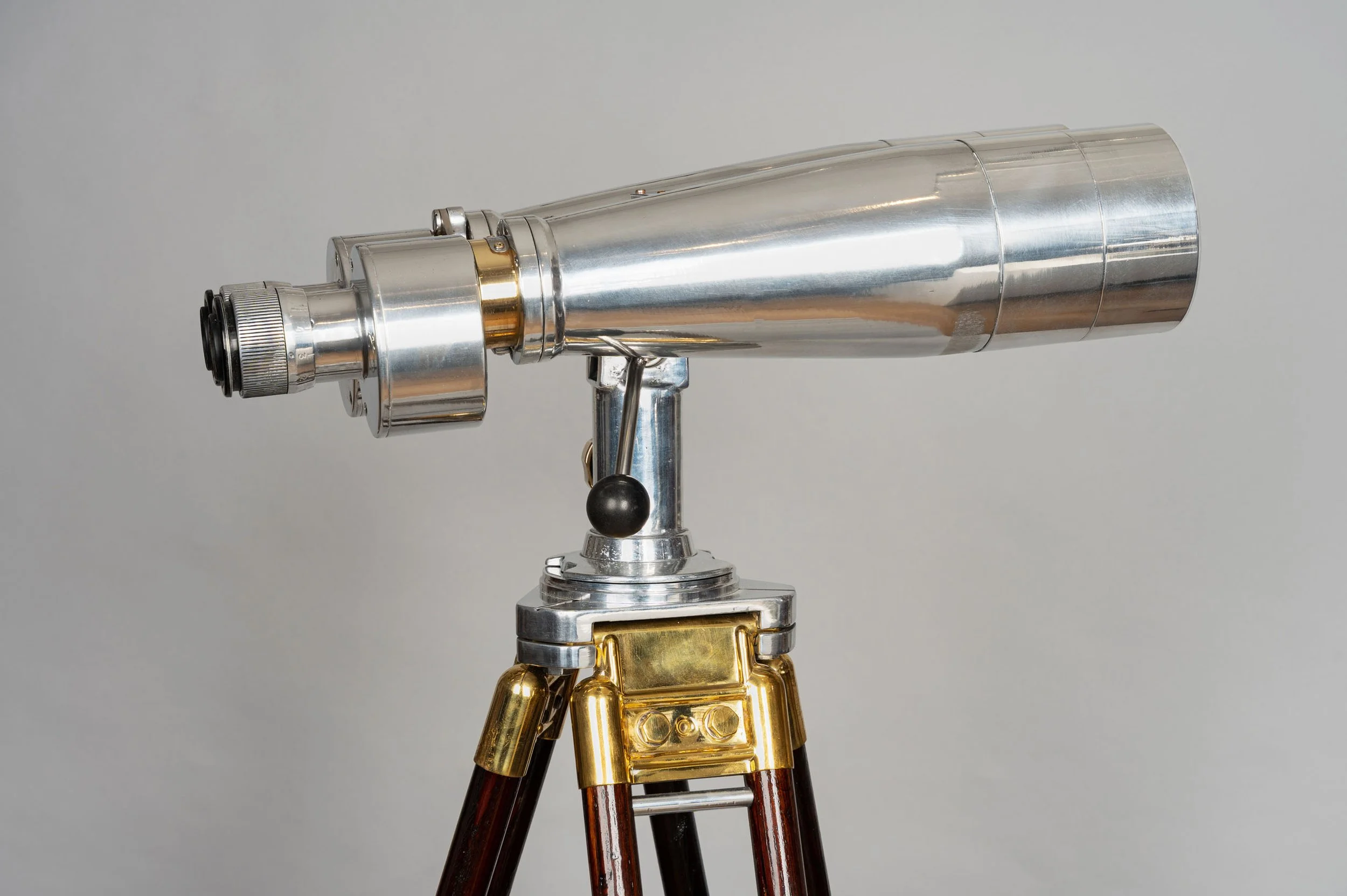 Fuji Meibo 15×80 big eye naval binoculars on hardwood and brass tripod, side profile