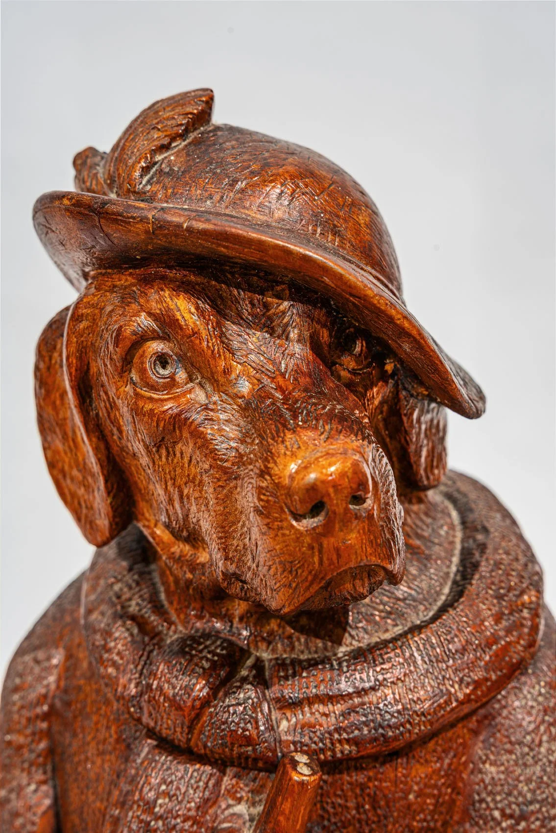 Detail of hound head lid, Swiss Black Forest tobacco jar, Brienz 1870