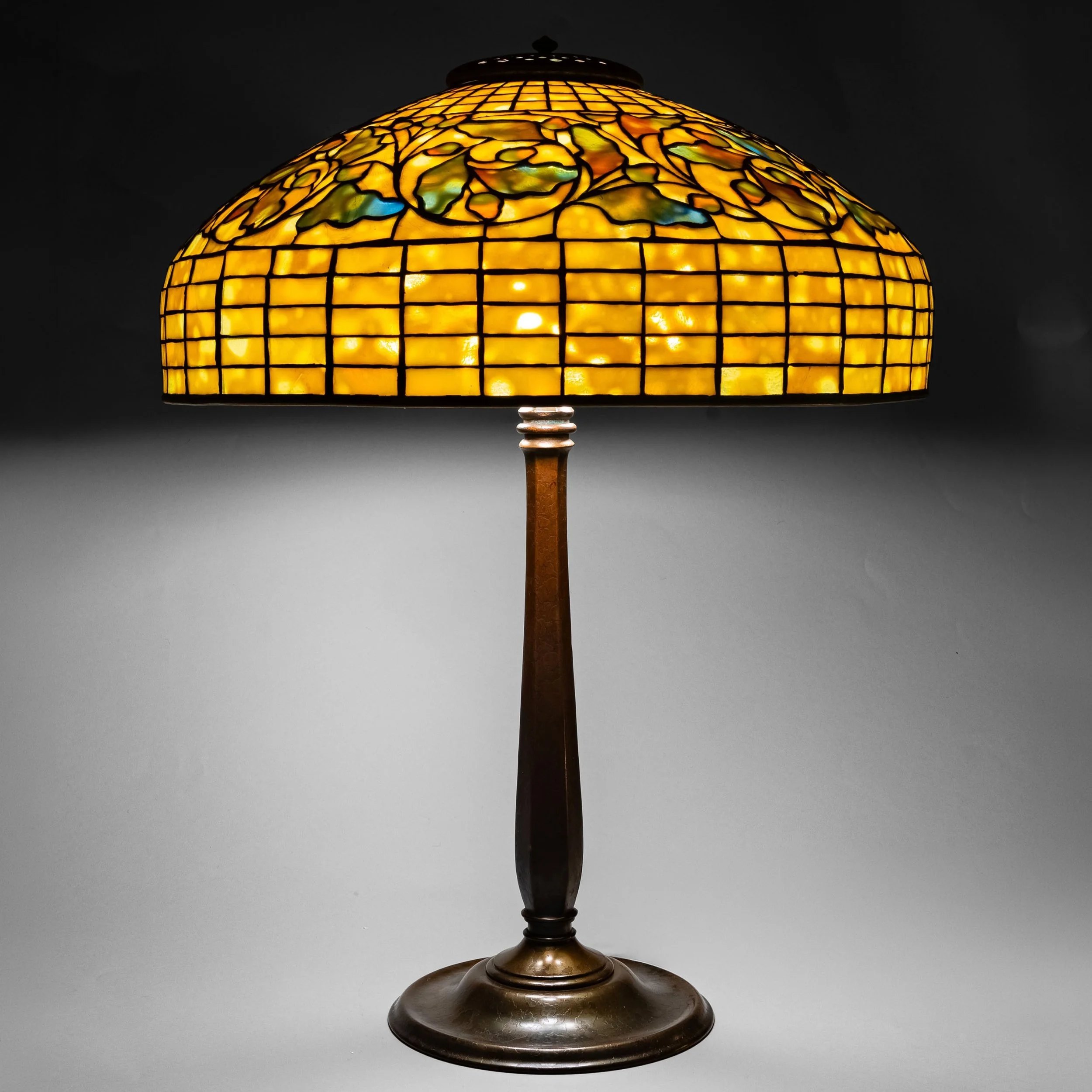 Tiffany Studios Swirling Oak Leaf lamp full view, 18-inch shade on bronze column base — Daniels Antiques