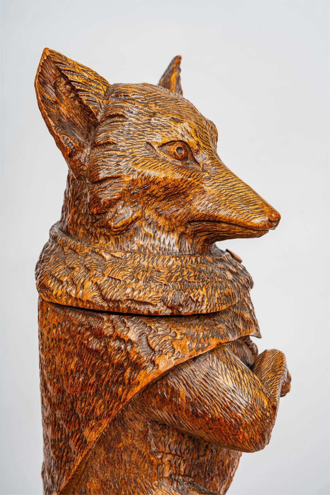 Detail showing removable head lid join at collar, Swiss Black Forest fox hunter tobacco jar, Brienz 1870