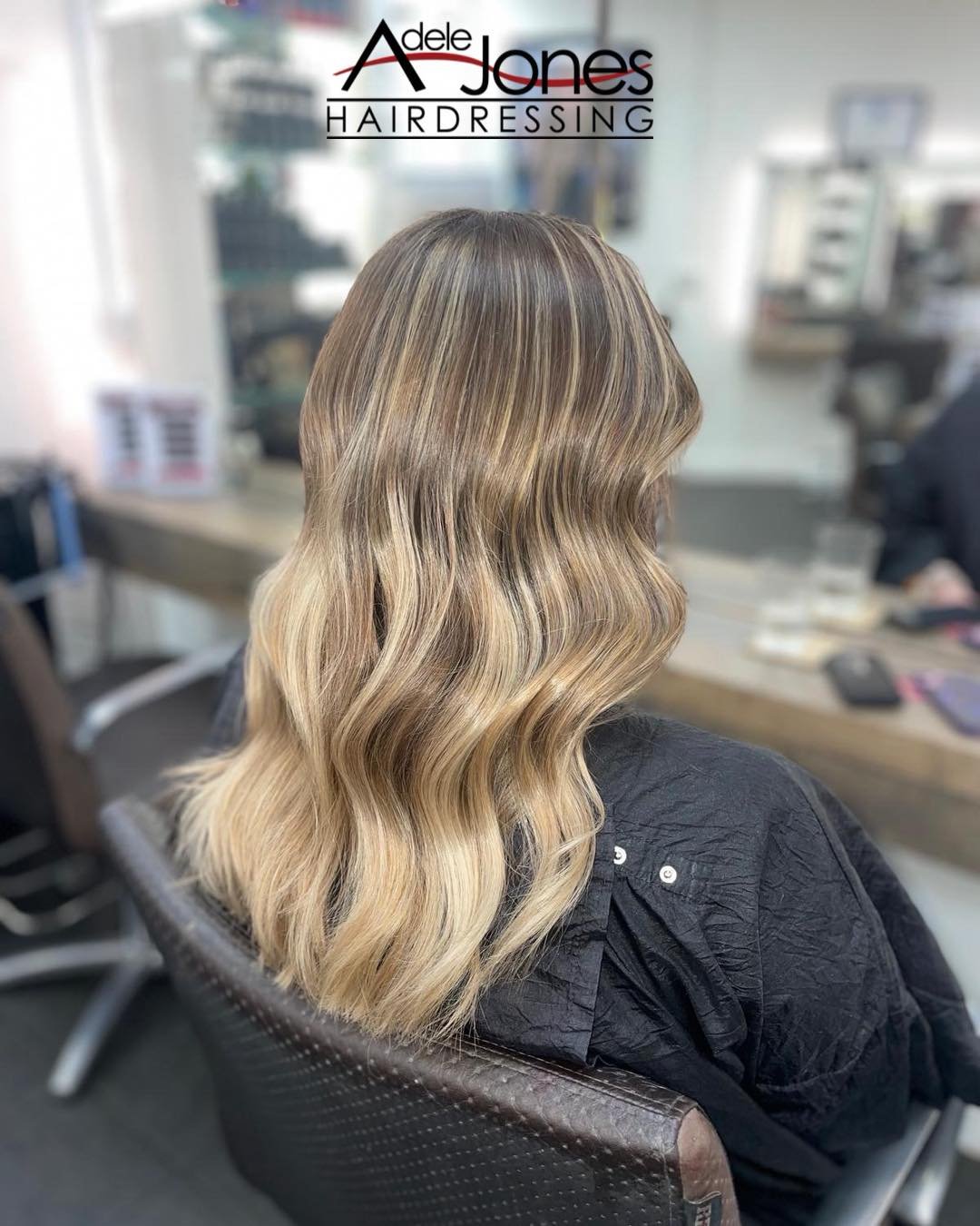 https://tinyurl.com/9tekmdu5
Lived in Blonde Created by Our Stylist Len.
-
-
#hair #adelejoneshairdressing #barnsley #barnsleyhairdresser #ghd #schwarzkopf #schwarzkopfprofessional #chromaidschwarzkopf #toner #foils