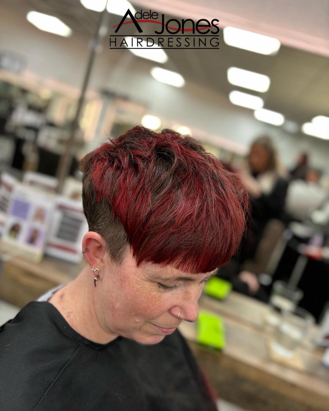 http://goo.gl/C6wQSO
Red choppy pixie created by our Salon Director Lauren.
-
-
#hair #adelejoneshairdressing #barnsley #barnsleyhairdresser #ghd #schwarzkopf #schwarzkopfprofessional #chromaidschwarzkopf #toner #foils