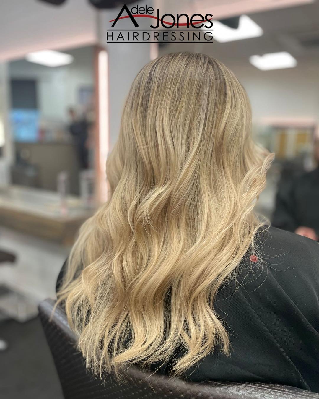 https://tinyurl.com/9tekmdu5
Blonde foils Created by our Stylist Len.
-
-
#hair #adelejoneshairdressing #barnsley #barnsleyhairdresser #ghd #schwarzkopf #schwarzkopfprofessional #chromaidschwarzkopf #toner #foils