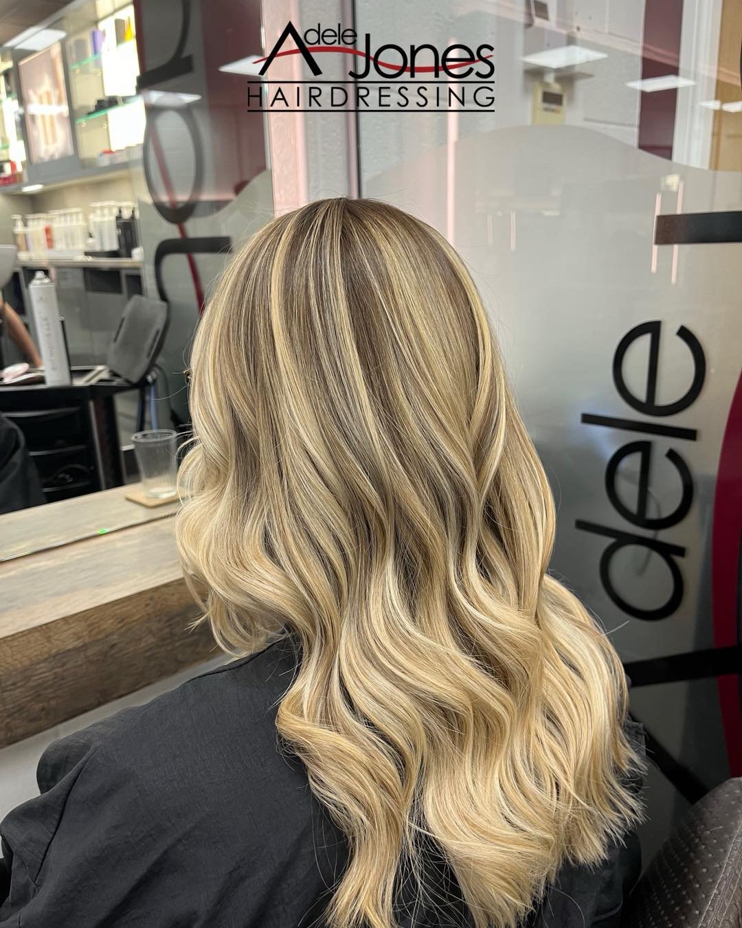 https://tinyurl.com/9tekmdu5
Lived in Blonde Balayage created by our Stylist Libby.
-
-
#hair #adelejoneshairdressing #barnsley #barnsleyhairdresser #ghd #schwarzkopf #schwarzkopfprofessional #chromaidschwarzkopf #toner #foils