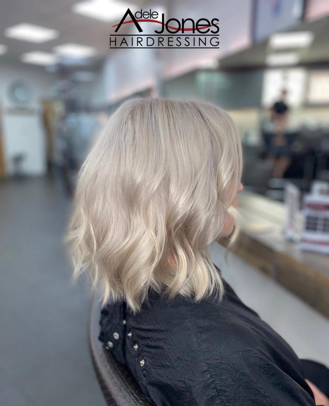 http://goo.gl/C6wQSO
Platinum Bob created by our principle director Farron.
-
-
#hair #adelejoneshairdressing #barnsley #barnsleyhairdresser #ghd #schwarzkopf #schwarzkopfprofessional #chromaidschwarzkopf #toner #foils